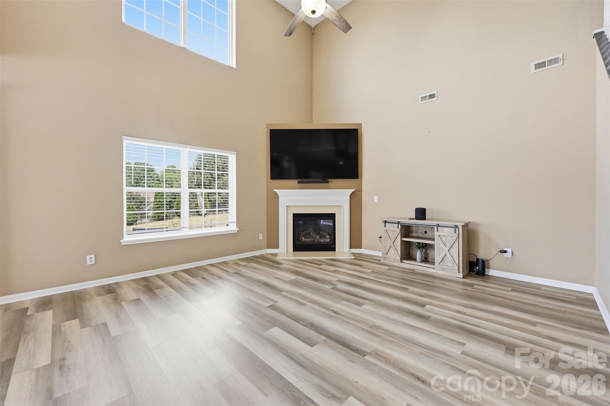 Open Living room with high cielings - 13156 Wilburn Park Lane, Indian Land
