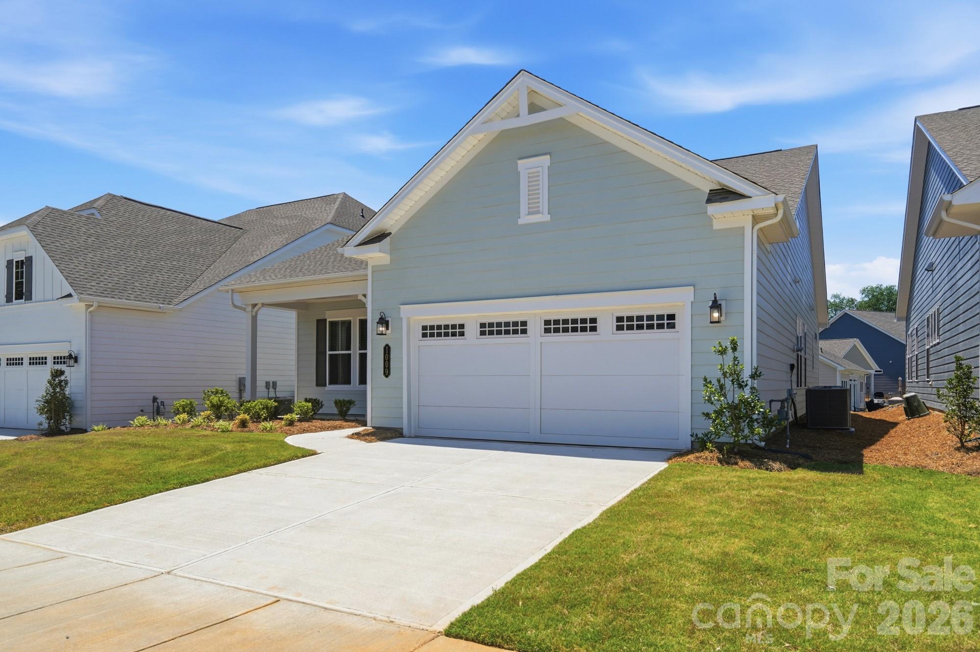 Single Family Residence at 1009 Ballyfin Way, Monroe, photo 2 of 41
