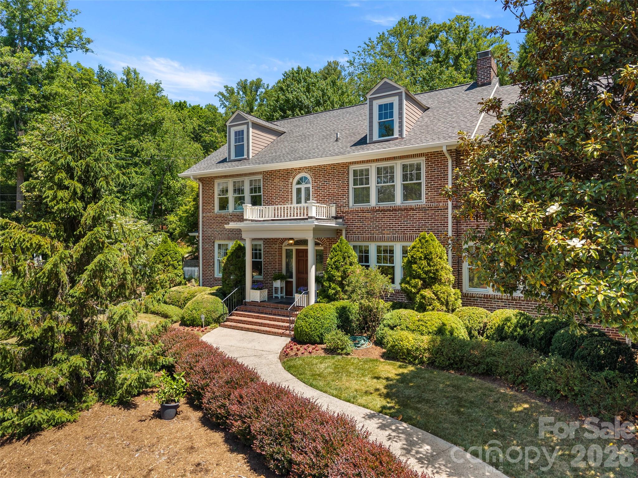 Steps away from the Rose Garden - 19 Blackwood Road, Asheville
