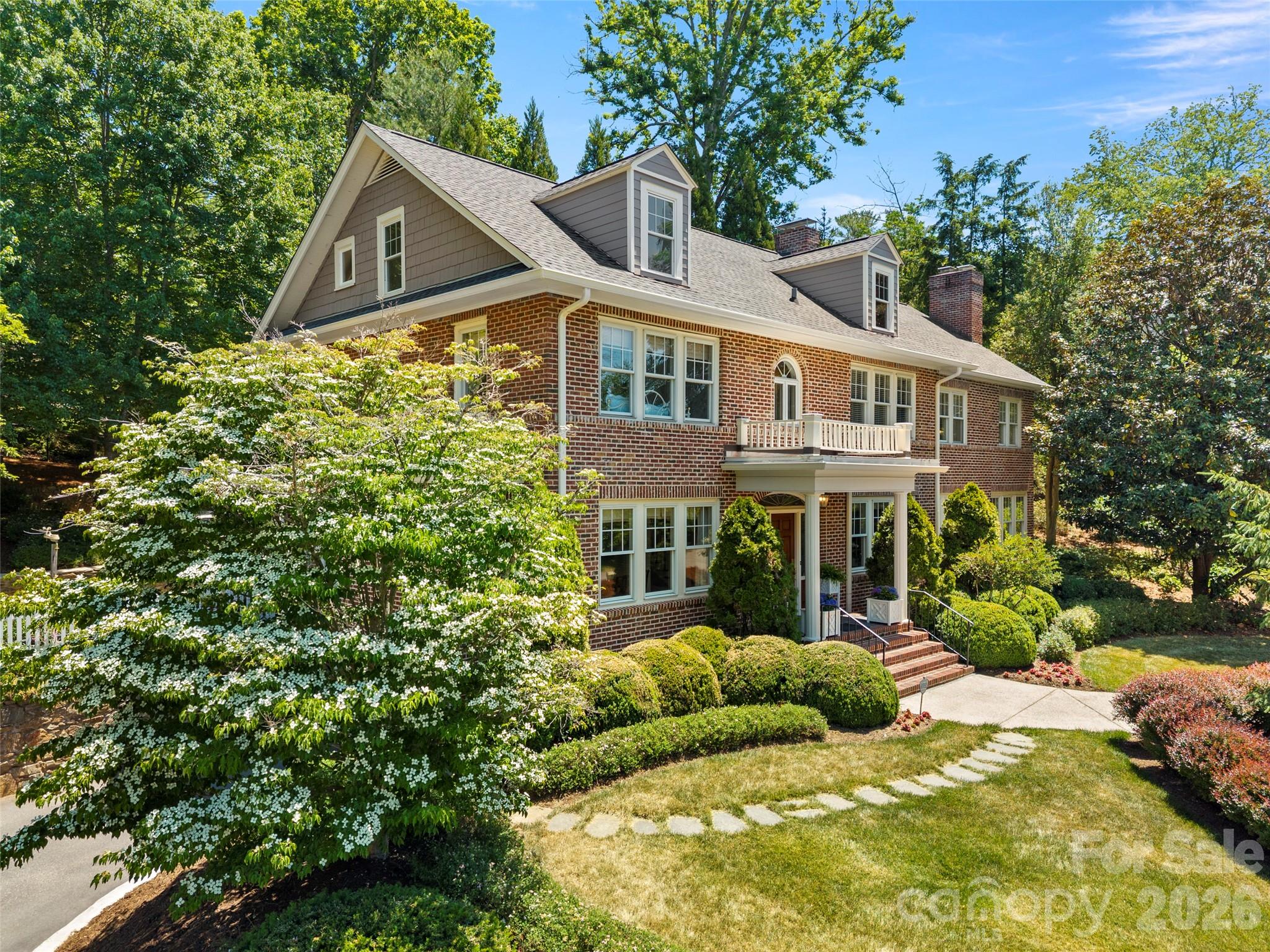 Single Family Residence at 19 Blackwood Road, Asheville, photo 4 of 41