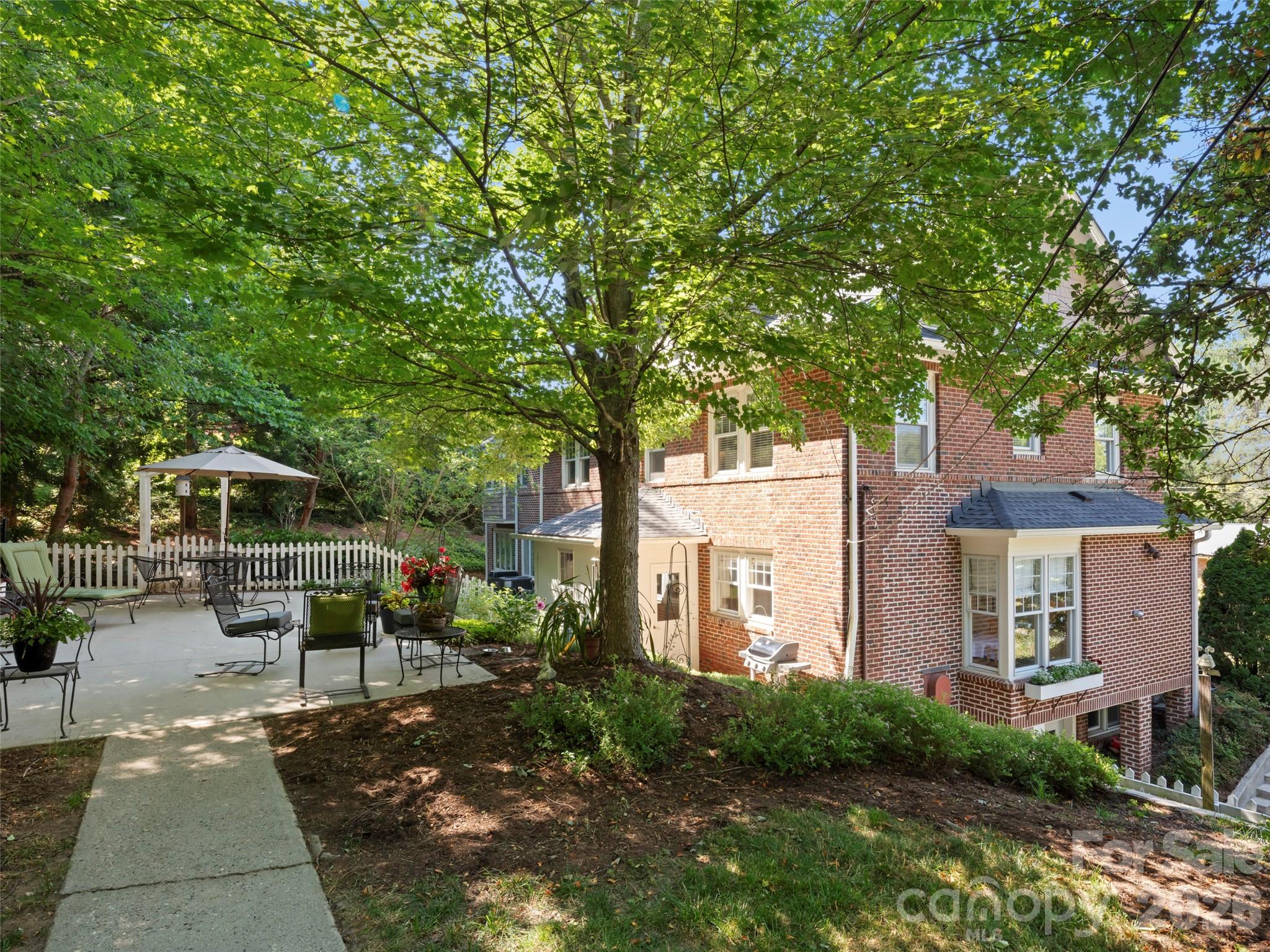 Single Family Residence at 19 Blackwood Road, Asheville, photo 24 of 41