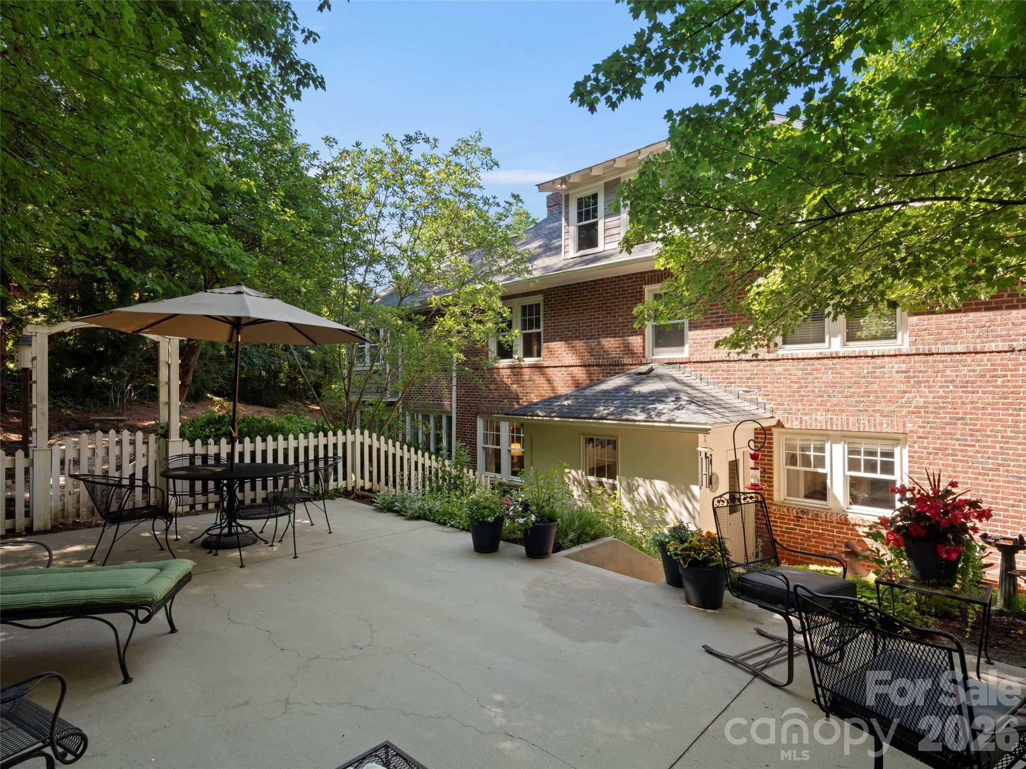 Spacious private rear patio - 19 Blackwood Road, Asheville