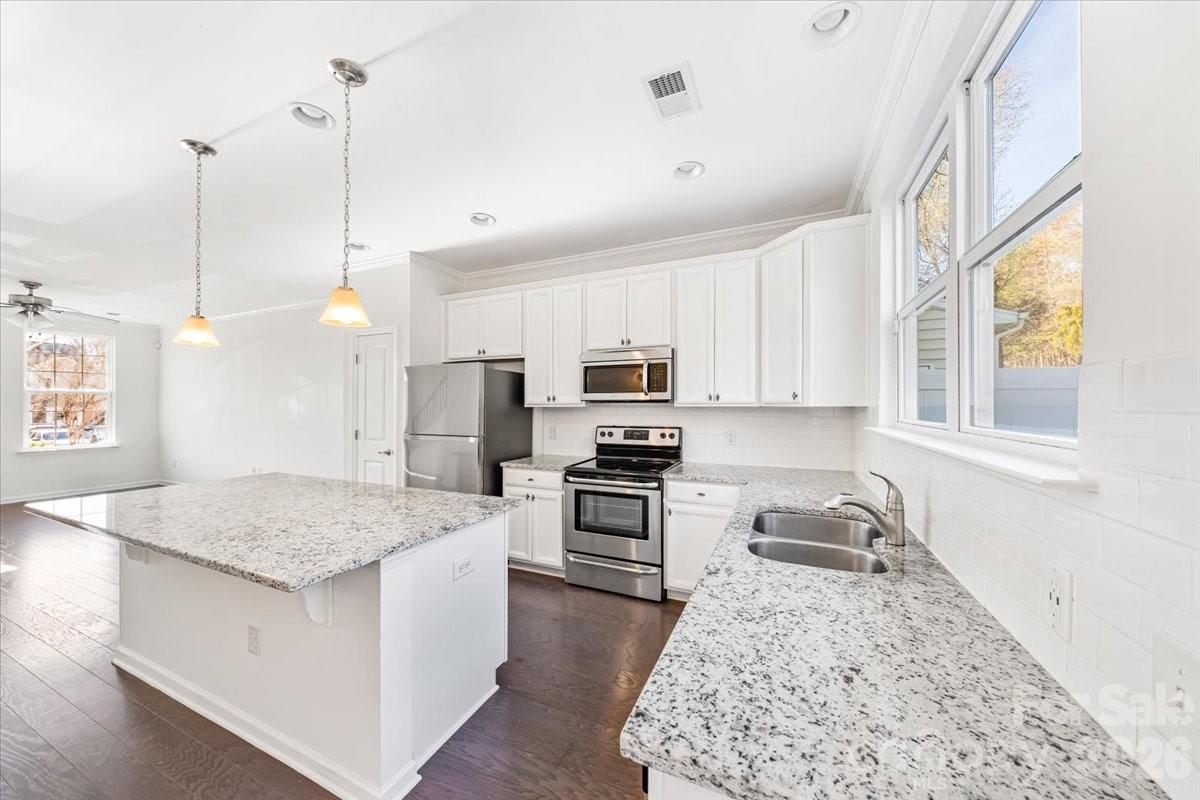 Kitchen - 108 Prairie View Court, Belmont