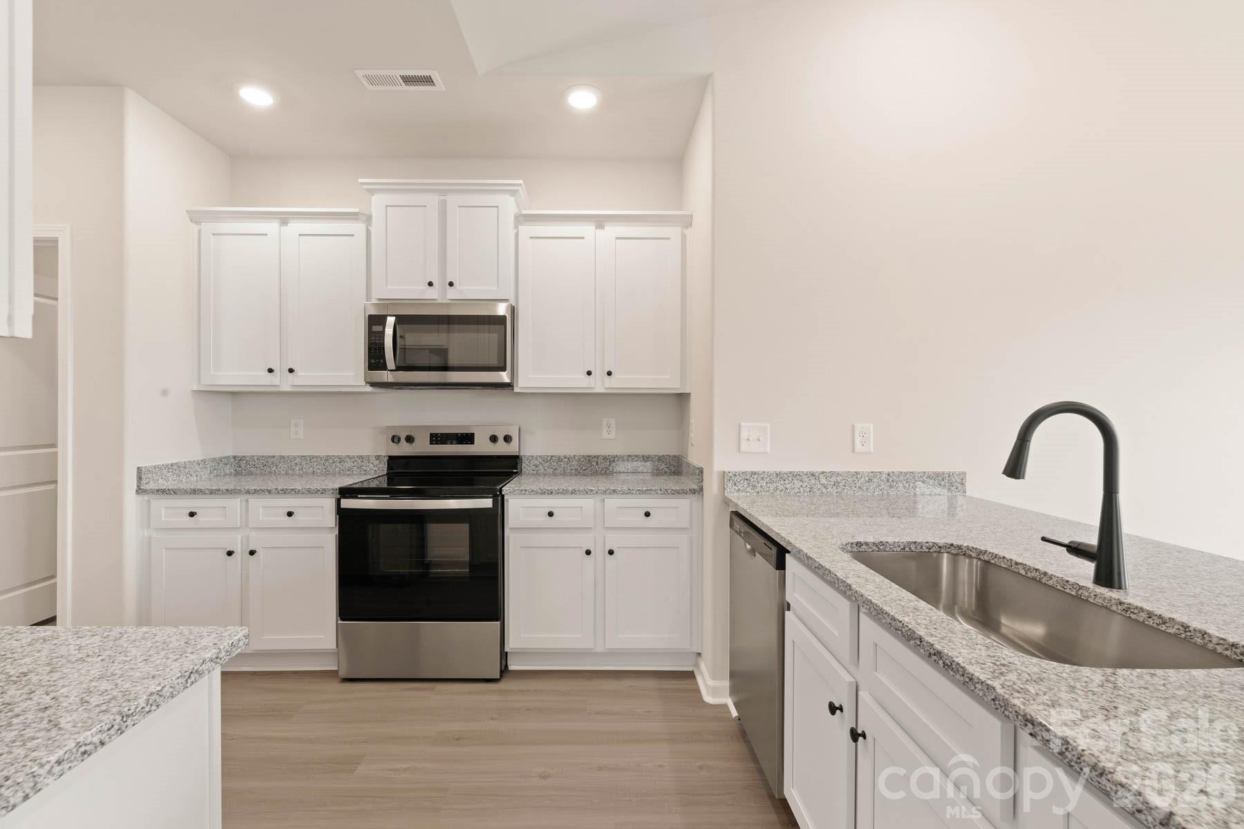 Single Family Residence at 3661 Clover Valley Drive, Gastonia, photo 5 of 18