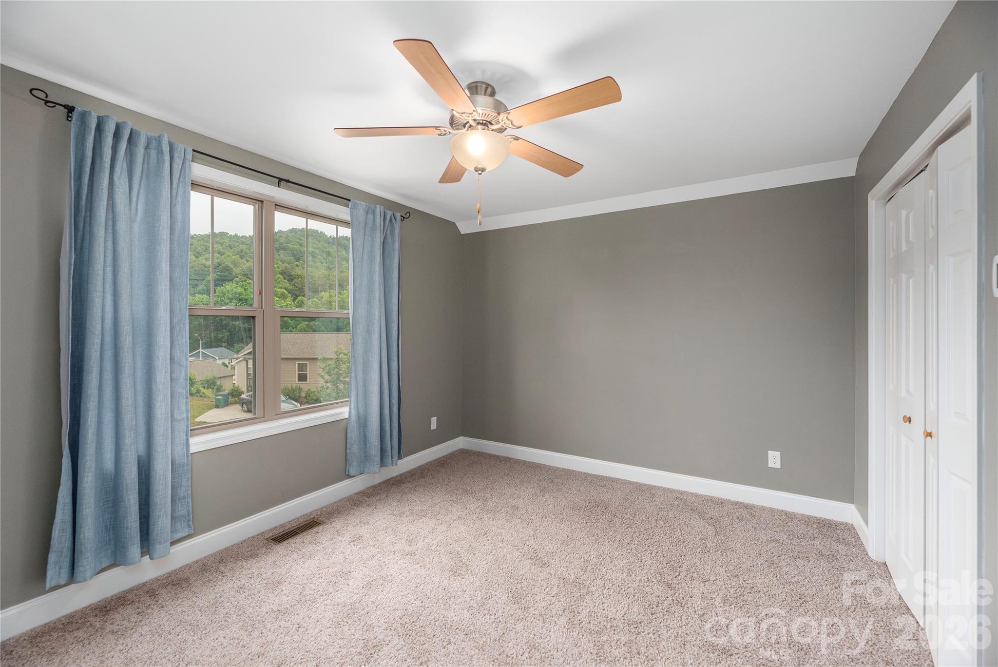 Second floor front bedroom - 5 Declan Drive, Weaverville