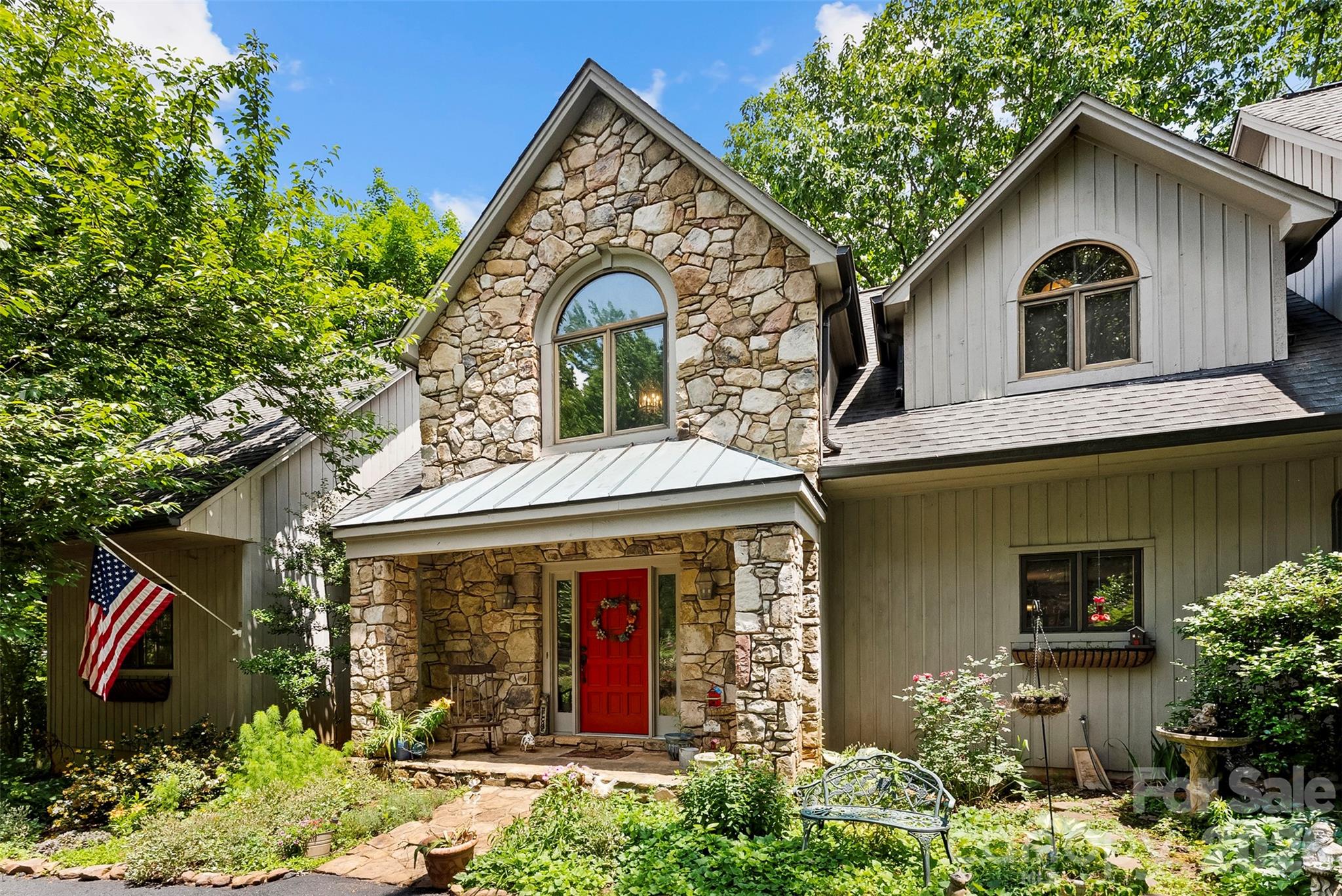 Single Family Residence at 304 Eagles Walk, Gastonia, photo 2 of 51