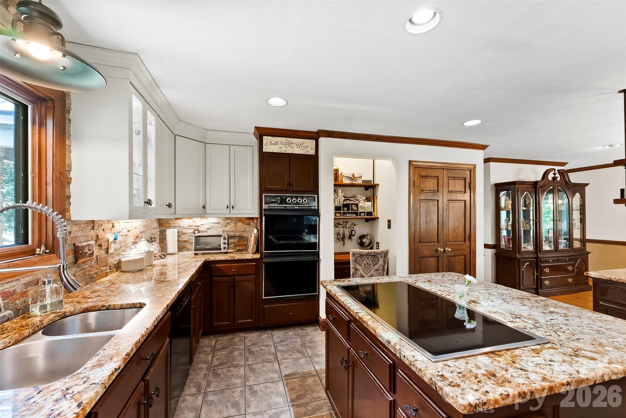 Single Family Residence at 304 Eagles Walk, Gastonia, photo 13 of 51