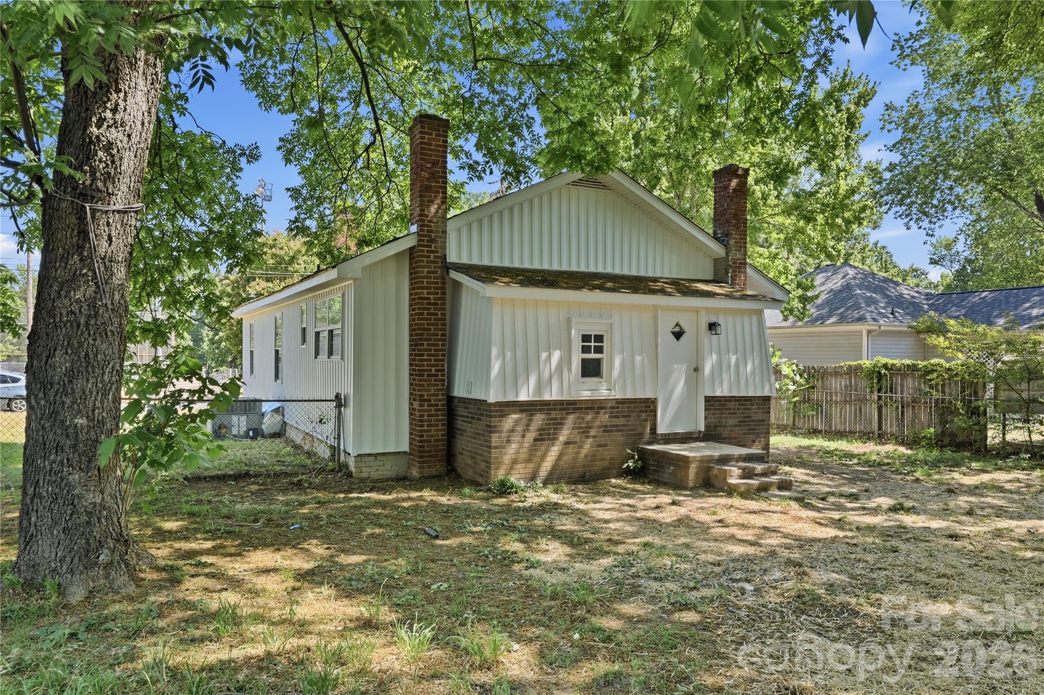 Single Family Residence at 92 Spencer Avenue, Mooresville, photo 2 of 29