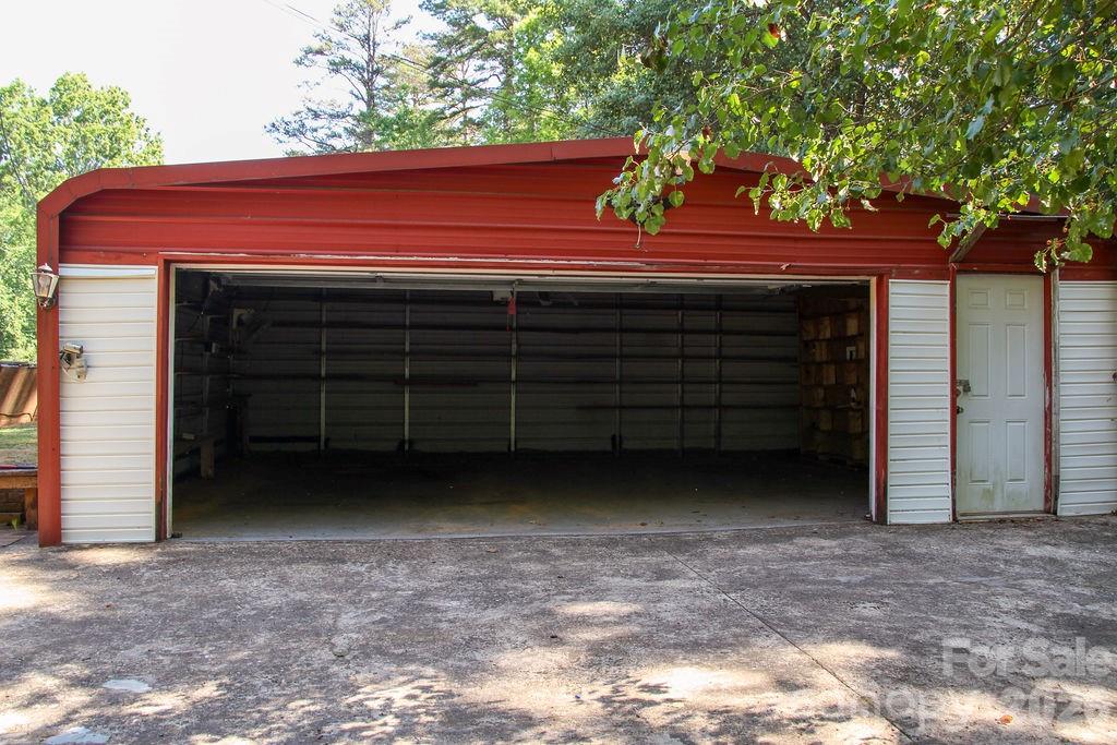 Detached Garage - 905 S 10th Street, Bessemer City