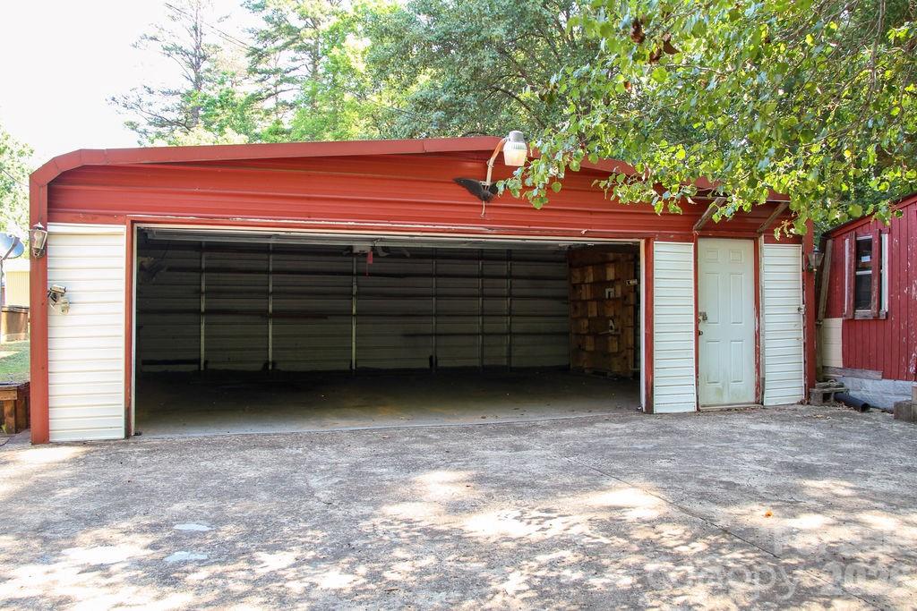Metal building - 905 S 10th Street, Bessemer City