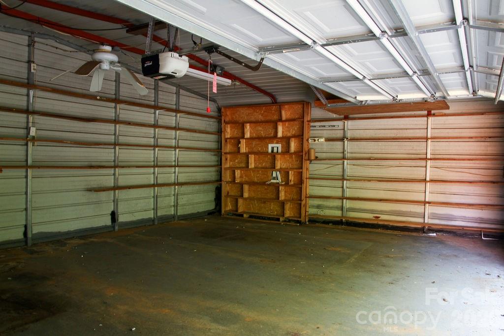 Lots of space - 905 S 10th Street, Bessemer City