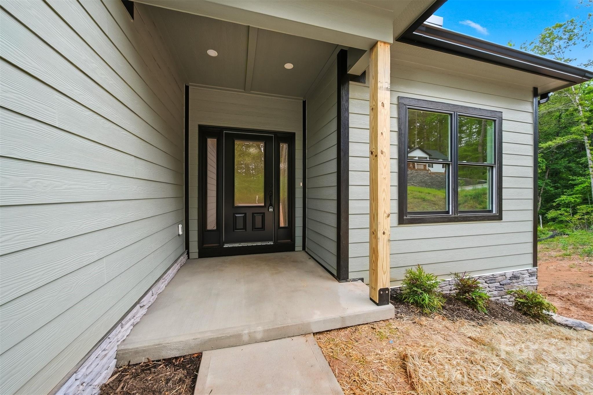Single Family Residence at 414 Scarlett Oak Court NE, Lenoir, photo 3 of 57