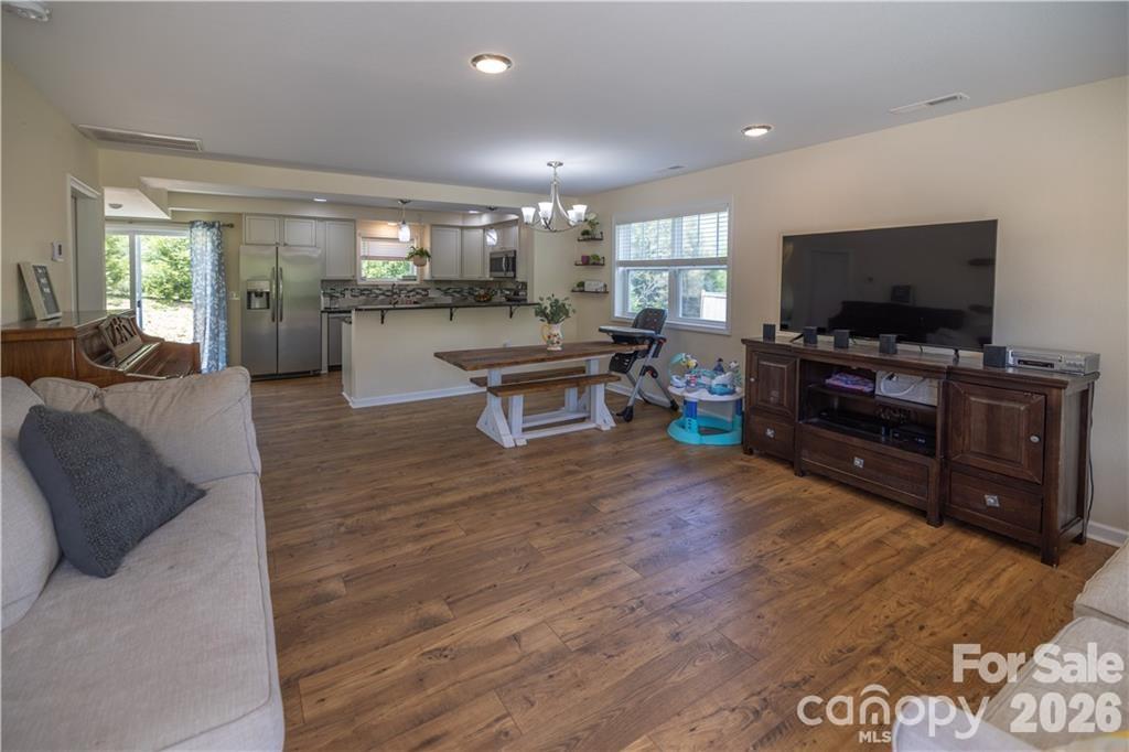 Single Family Residence at 101 Towne Place, Clyde, photo 6 of 28