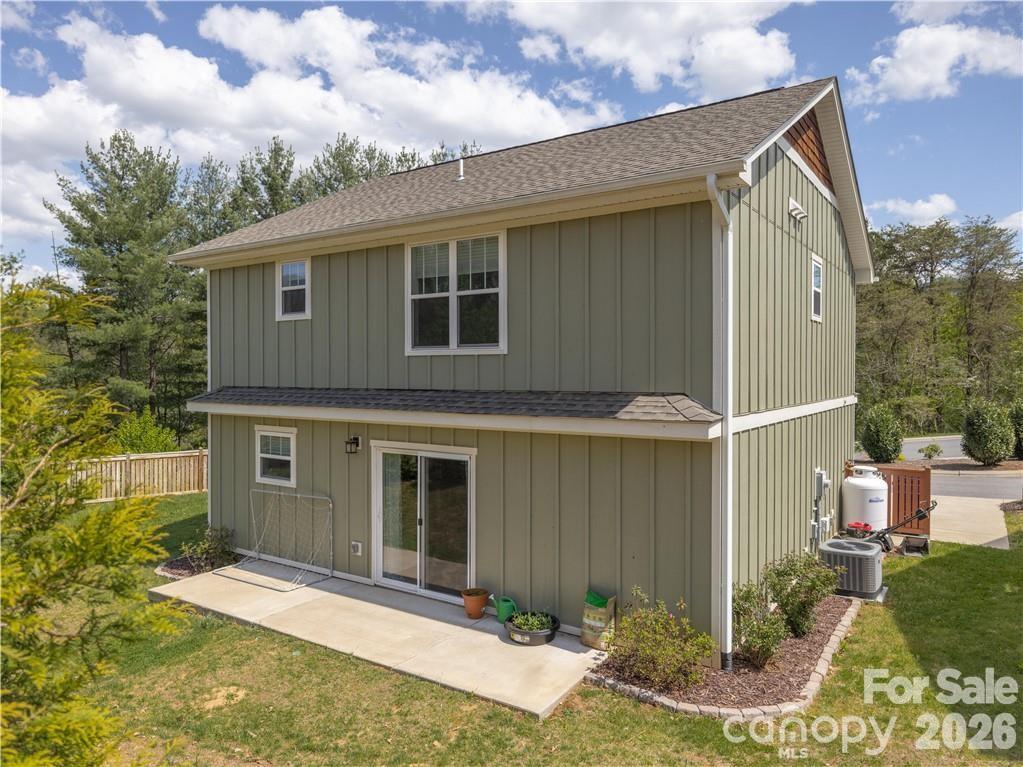 Single Family Residence at 101 Towne Place, Clyde, photo 26 of 28