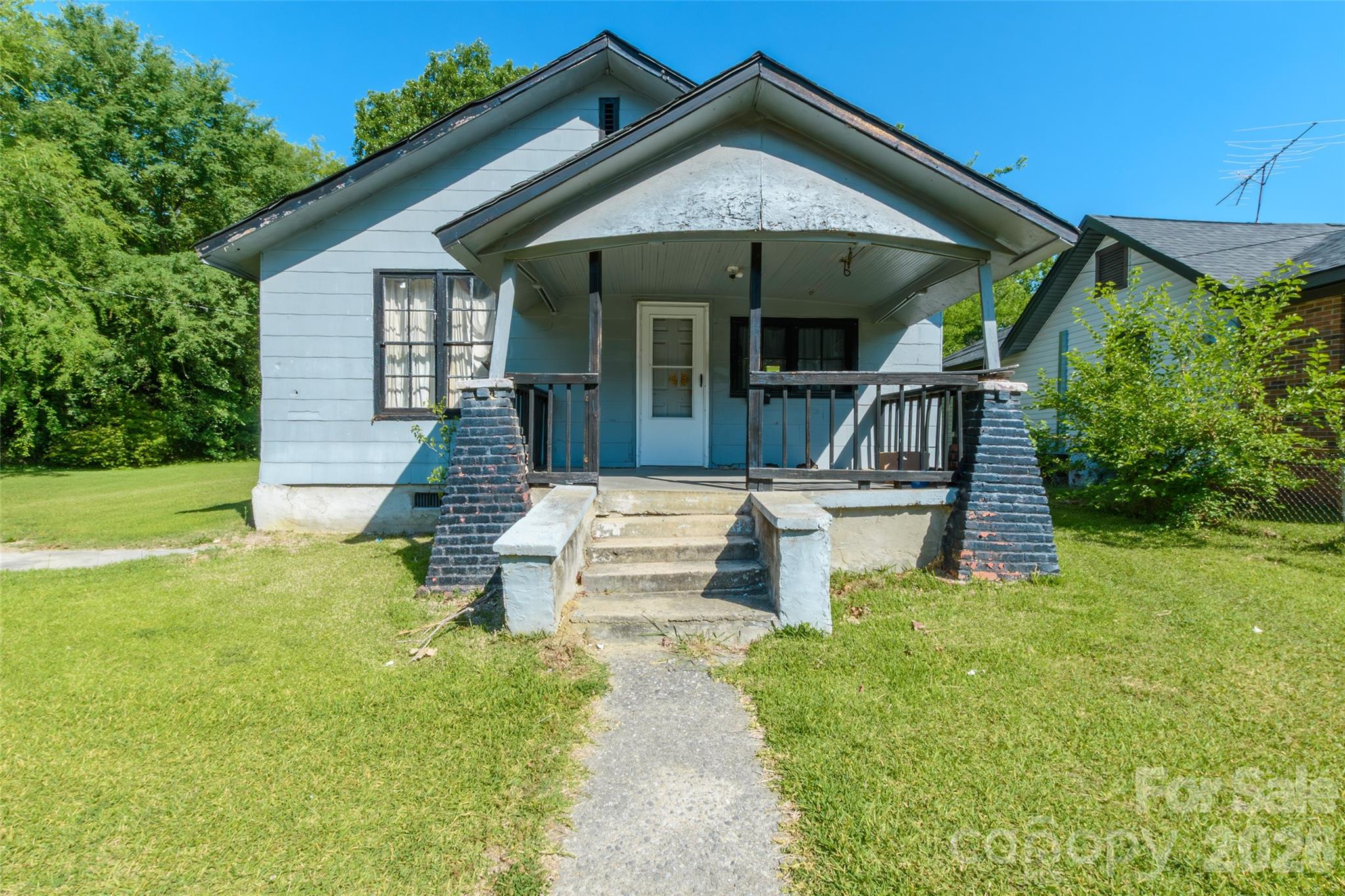 Single Family Residence at 752 Carolina Avenue, Rock Hill, photo 2 of 5
