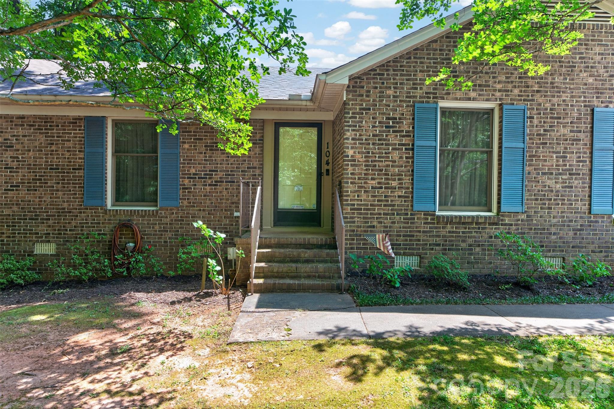 Single Family Residence at 104 Hallett Street, Fort Mill, photo 6 of 48