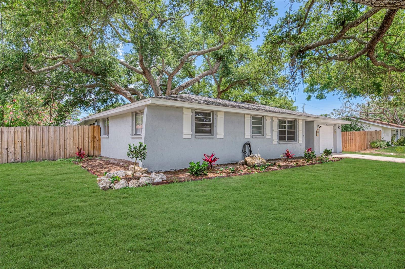 Single Family Residence at 361 FALKLAND RD, VENICE, photo 2 of 40