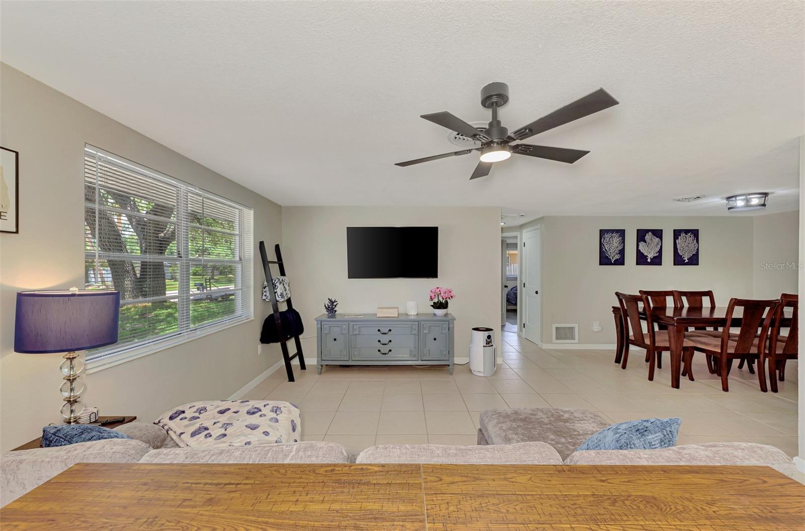 Single Family Residence at 361 FALKLAND RD, VENICE, photo 7 of 40