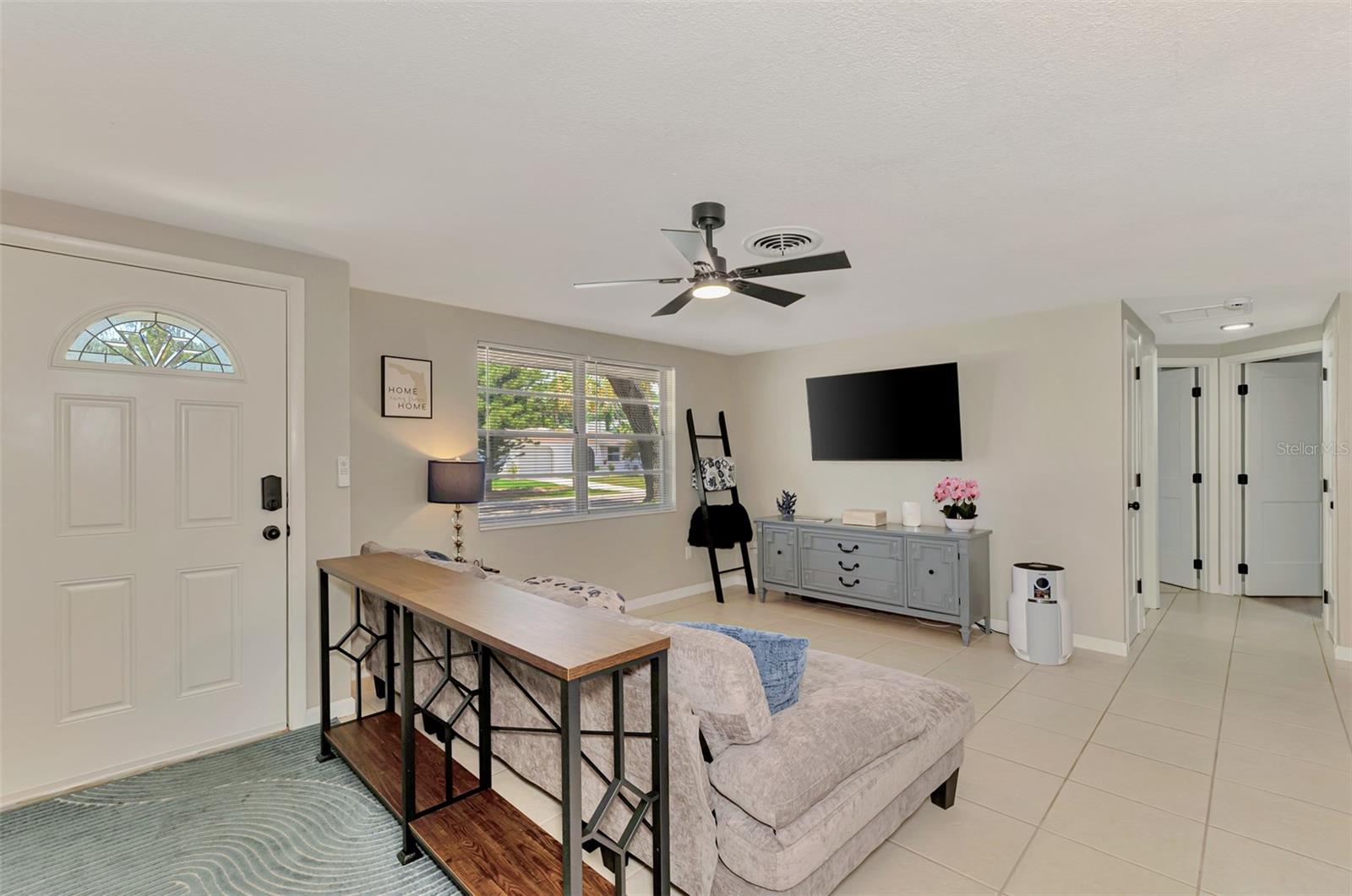 Single Family Residence at 361 FALKLAND RD, VENICE, photo 8 of 40