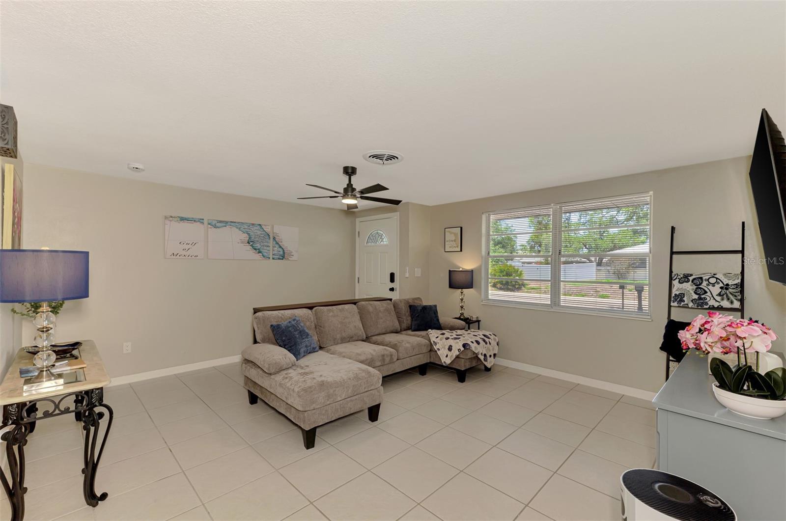Single Family Residence at 361 FALKLAND RD, VENICE, photo 9 of 40