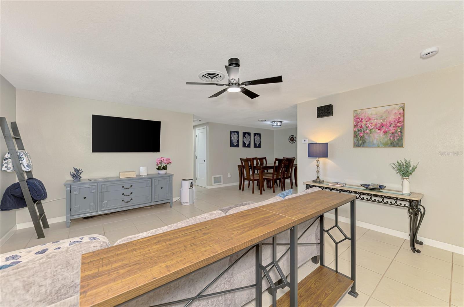 Single Family Residence at 361 FALKLAND RD, VENICE, photo 10 of 40