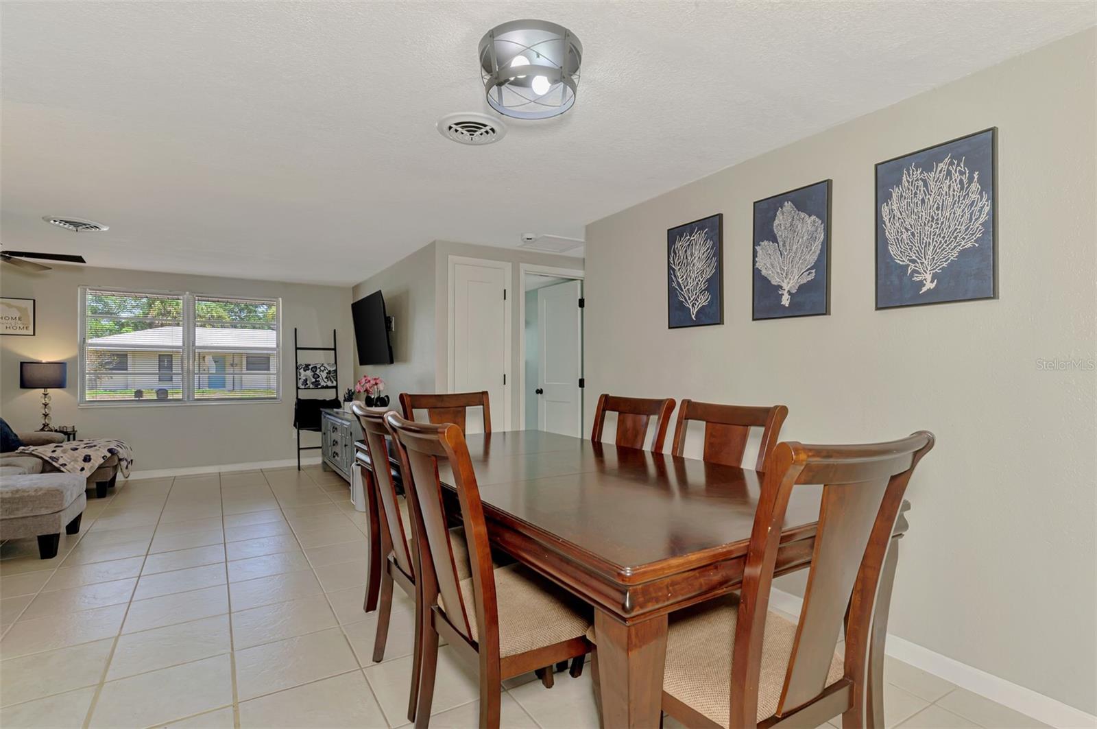 Single Family Residence at 361 FALKLAND RD, VENICE, photo 12 of 40