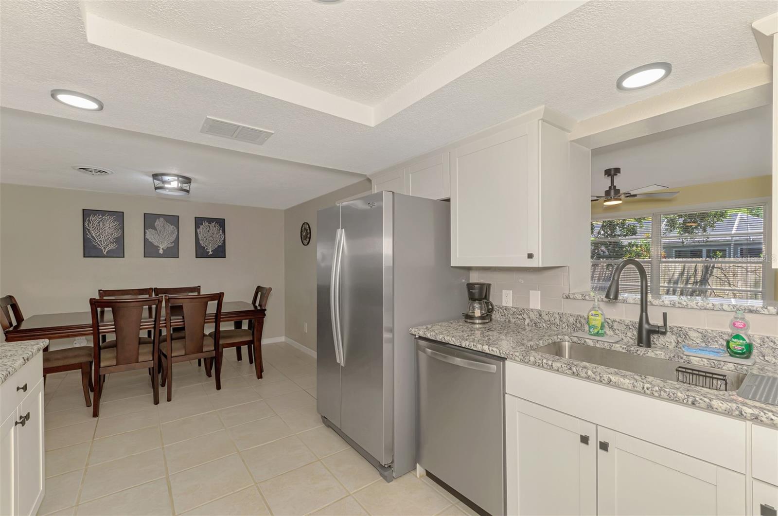Single Family Residence at 361 FALKLAND RD, VENICE, photo 18 of 40