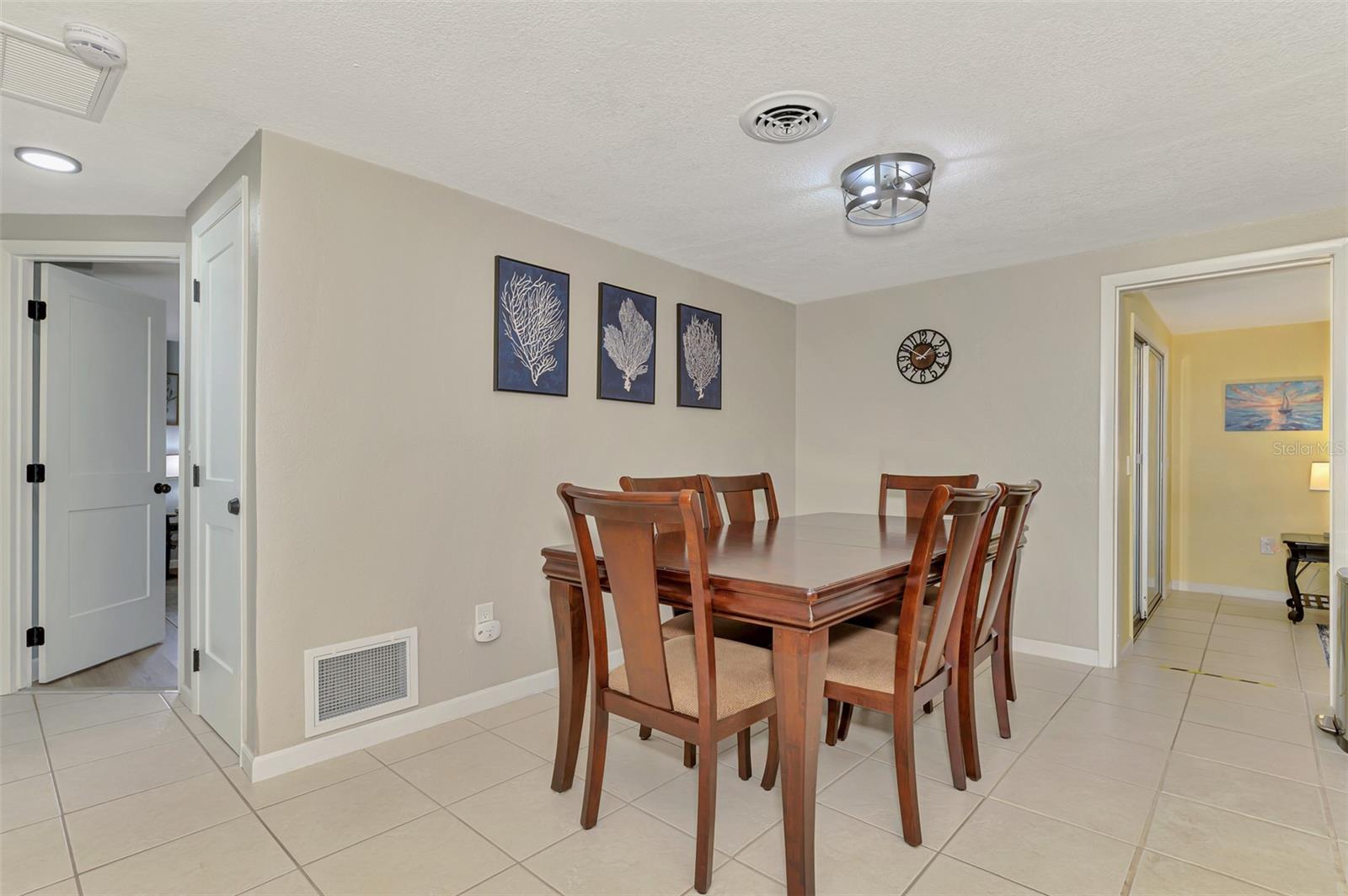 Single Family Residence at 361 FALKLAND RD, VENICE, photo 19 of 40