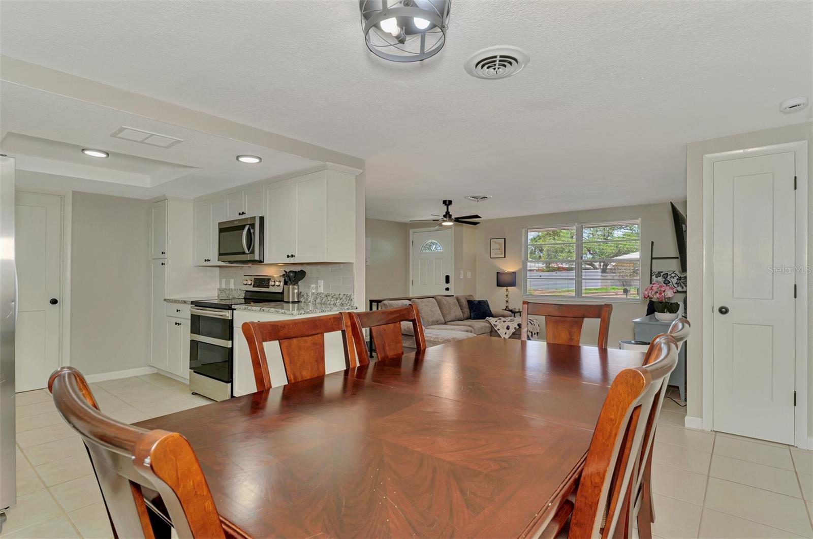 Single Family Residence at 361 FALKLAND RD, VENICE, photo 20 of 40