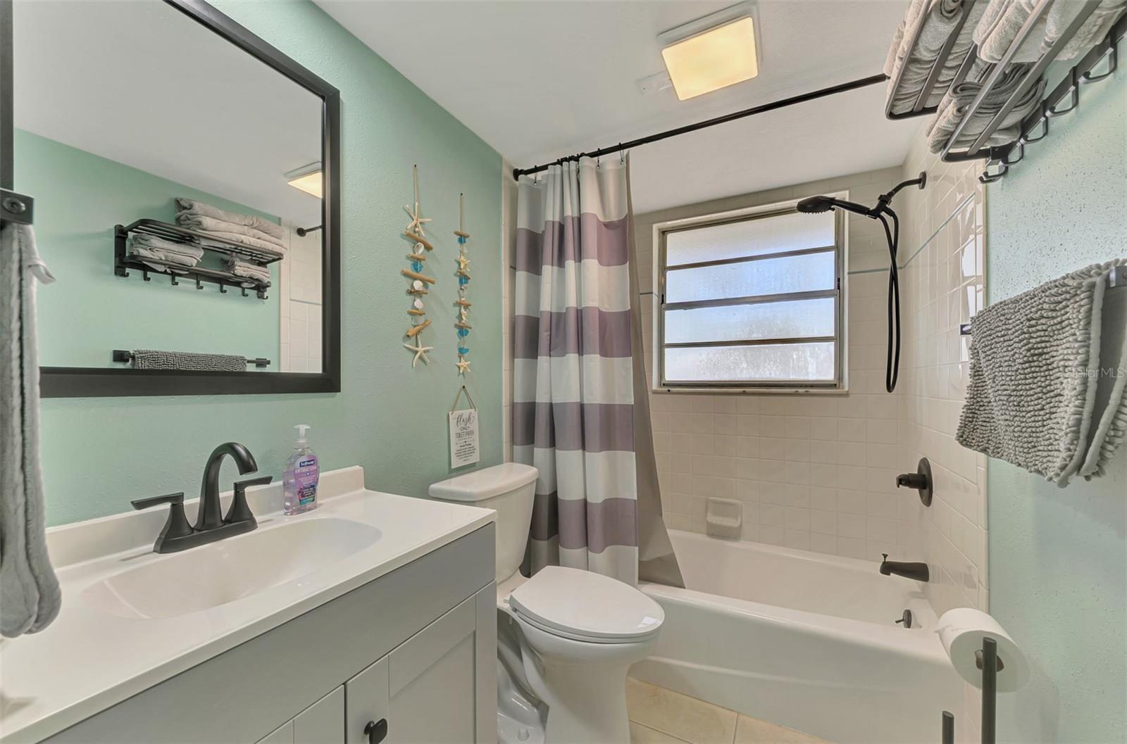 Single Family Residence at 361 FALKLAND RD, VENICE, photo 28 of 40