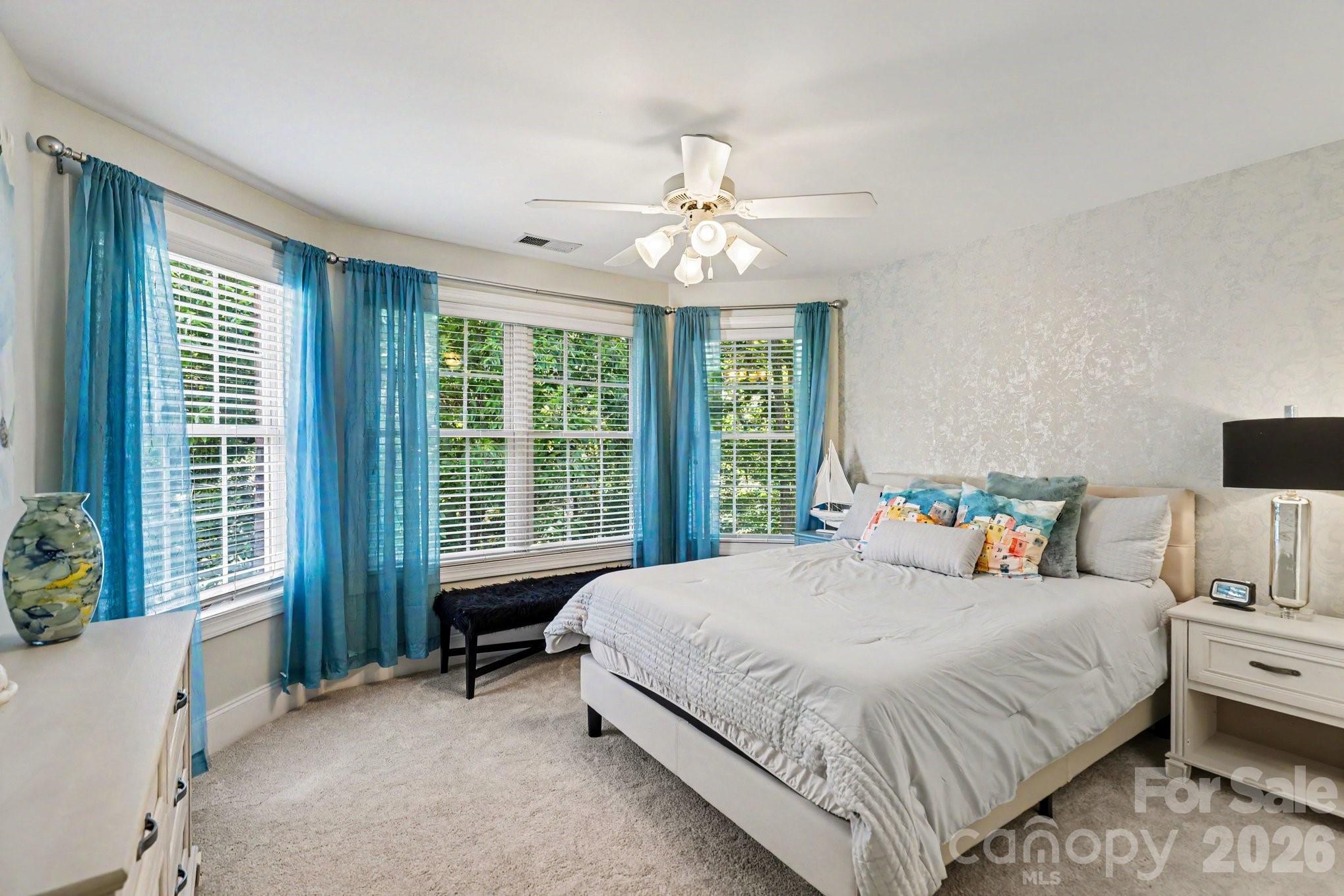 2nd level bedroom with ensuite bathroom - 163 Evening Shadow Road, Lake Wylie