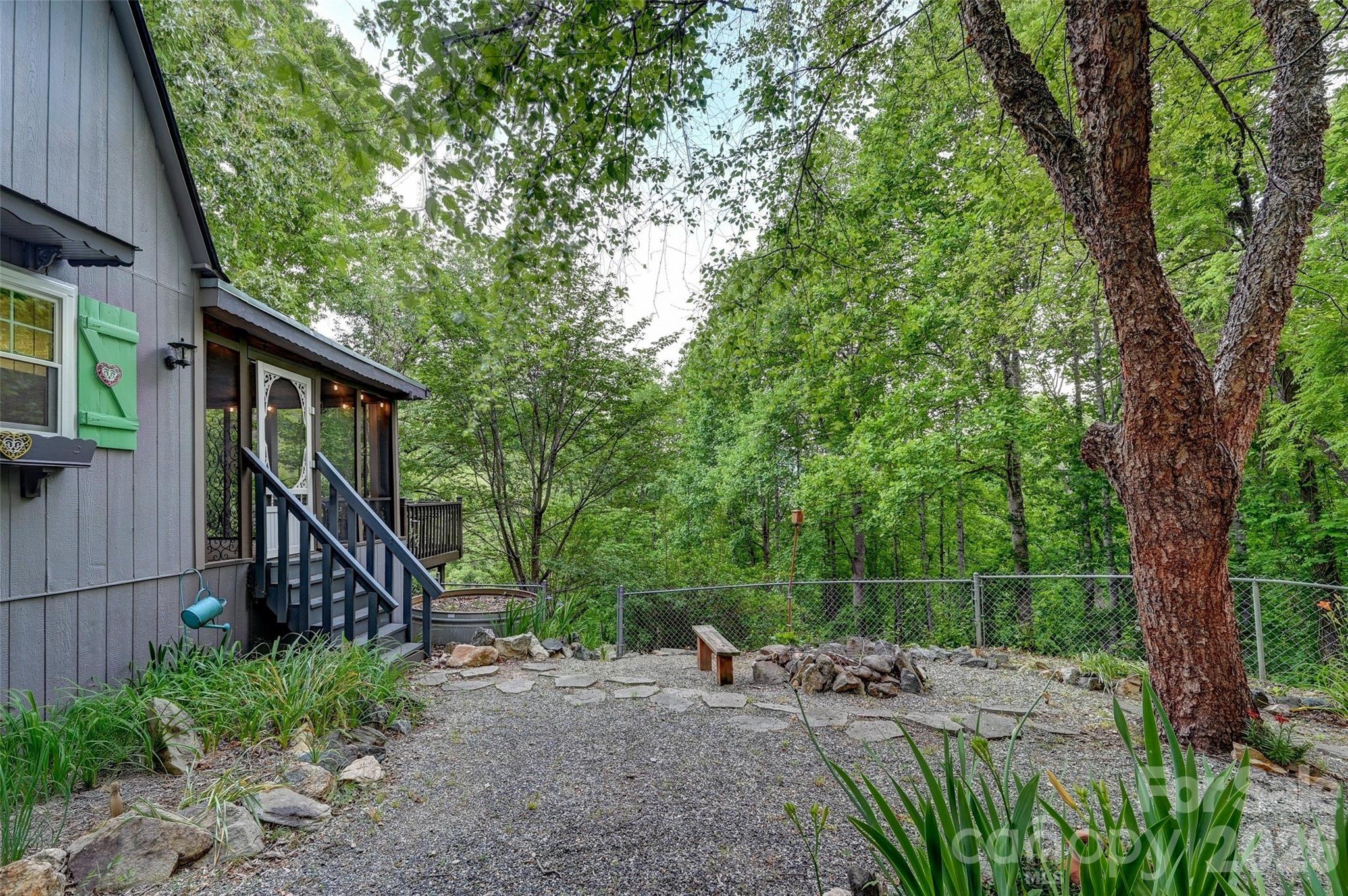 Cozy, Private Fenced in Yard - 90 Davidson Gap Road, Leicester