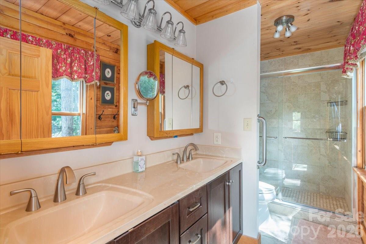 Updated Primary bathroom. - 235 Timucua Trail, Waynesville