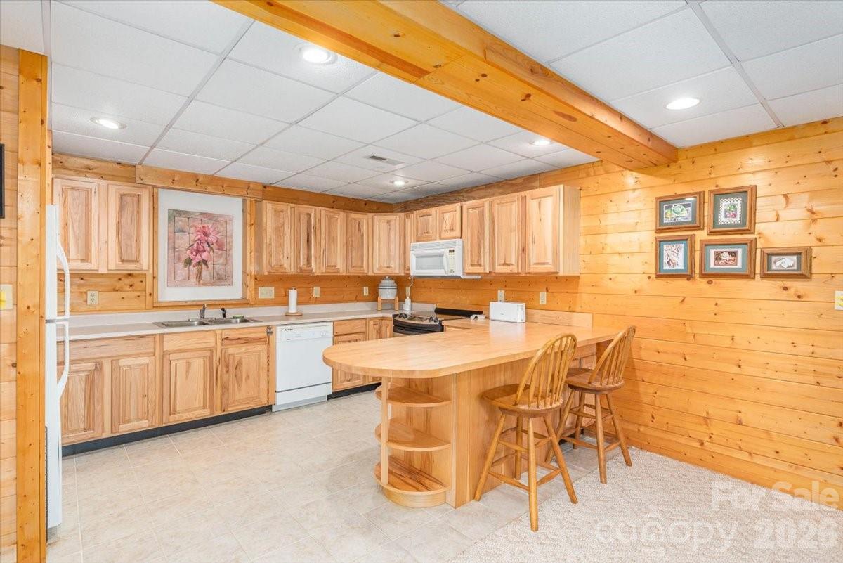 Breakfast bar in Apartment. - 235 Timucua Trail, Waynesville
