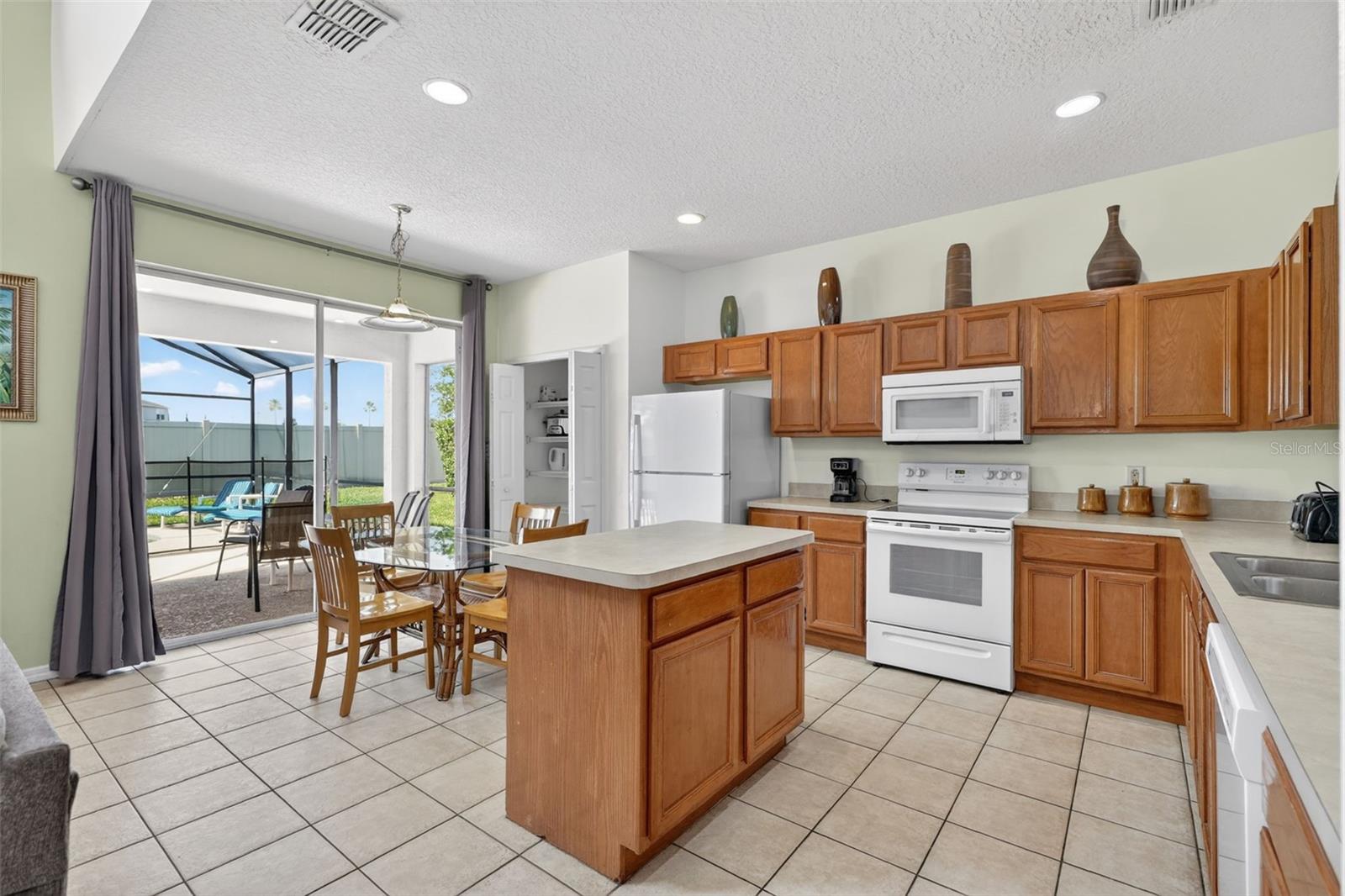Single Family Residence at 630 SOLANA CIR, DAVENPORT, photo 13 of 81