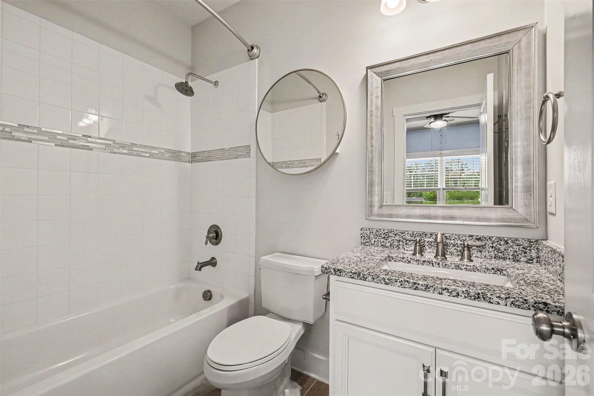 Guest en-suite bathroom - 162 Stibbs Cross Road, Mooresville