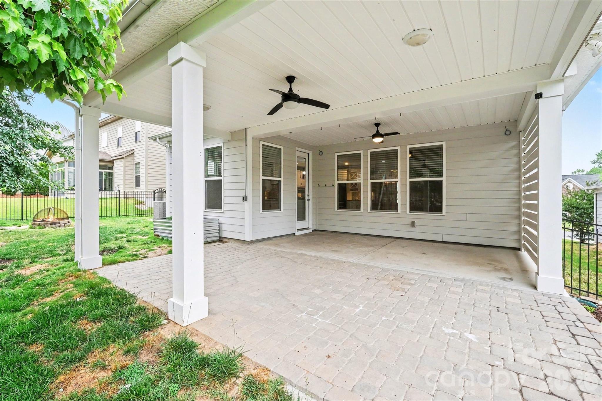 Covered patio - 162 Stibbs Cross Road, Mooresville