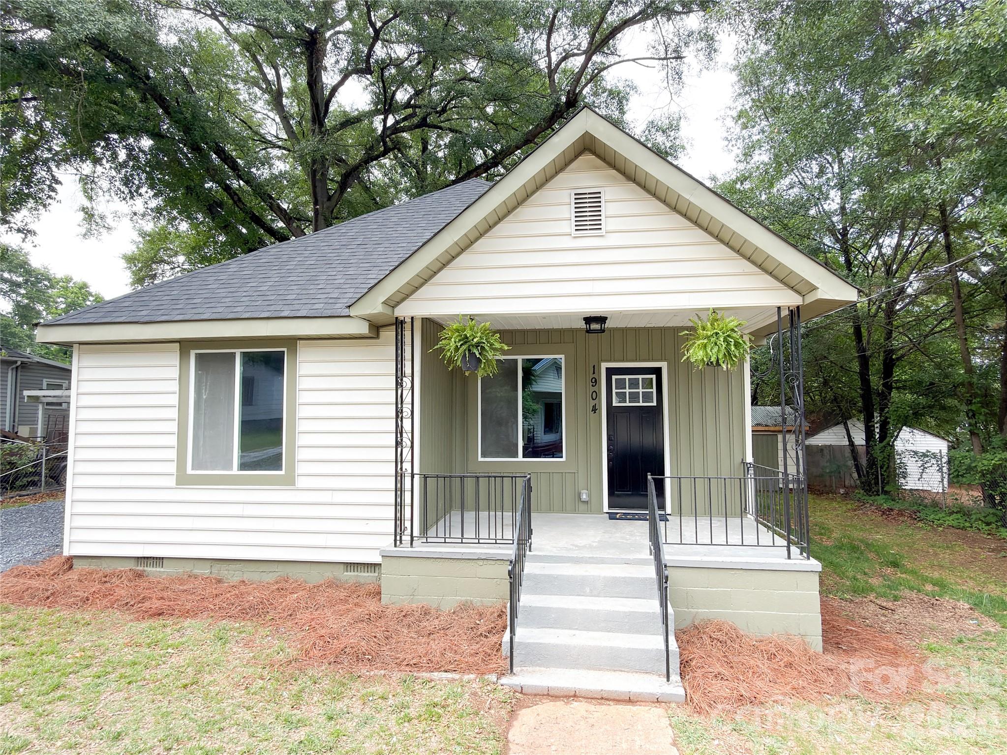 Single Family Residence at 1904 Hemlock Avenue, Gastonia, photo 2 of 18