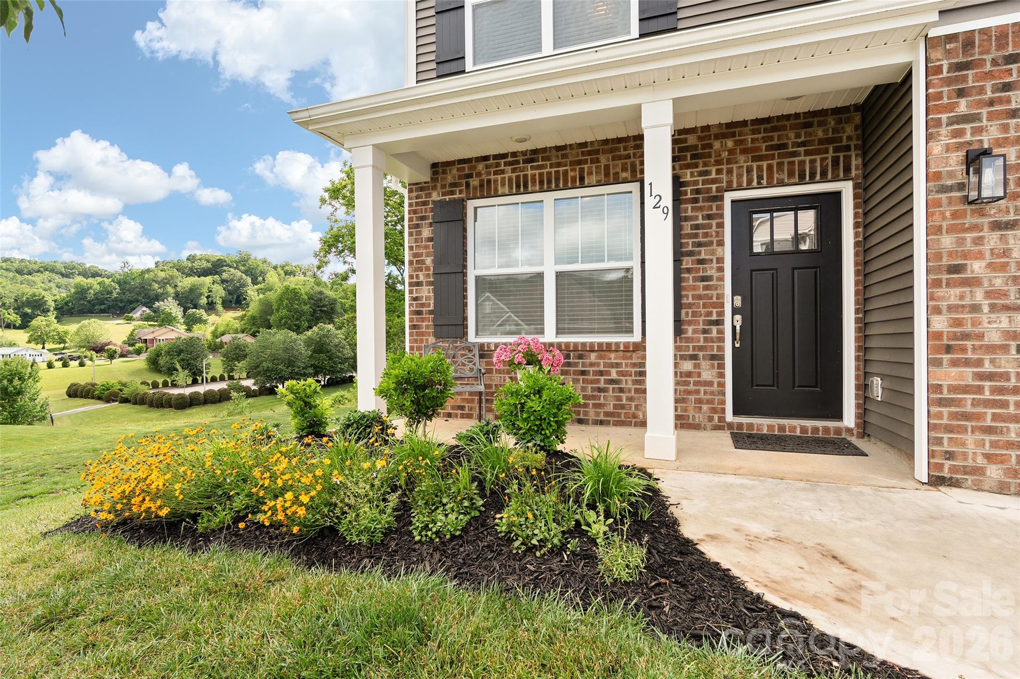 Single Family Residence at 129 Valleywood Drive, Waynesville, photo 2 of 41