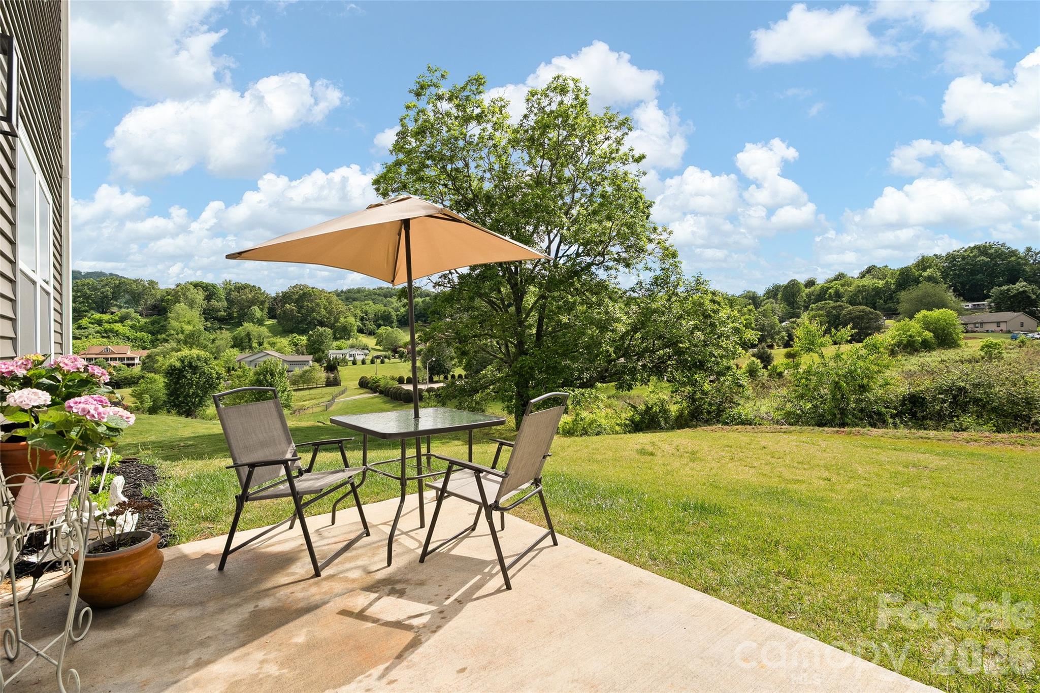 Single Family Residence at 129 Valleywood Drive, Waynesville, photo 3 of 41
