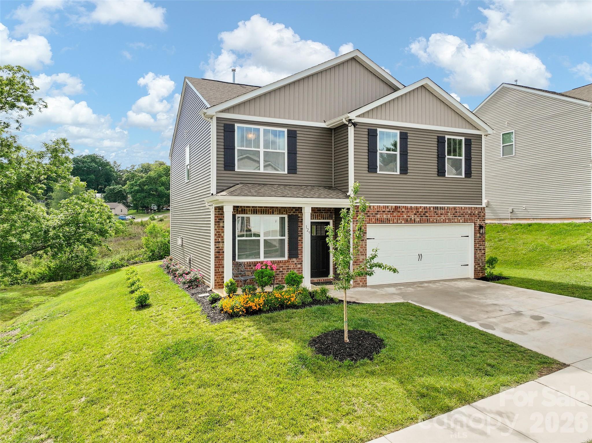 Single Family Residence at 129 Valleywood Drive, Waynesville, photo 5 of 41