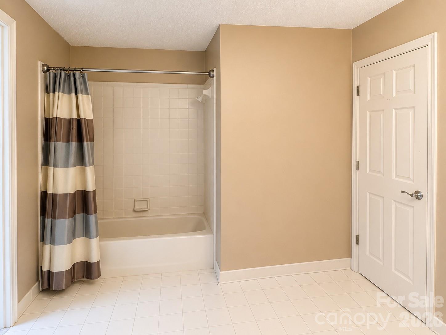 Townhouse at 603 29th Avenue NE, Hickory, photo 16 of 28