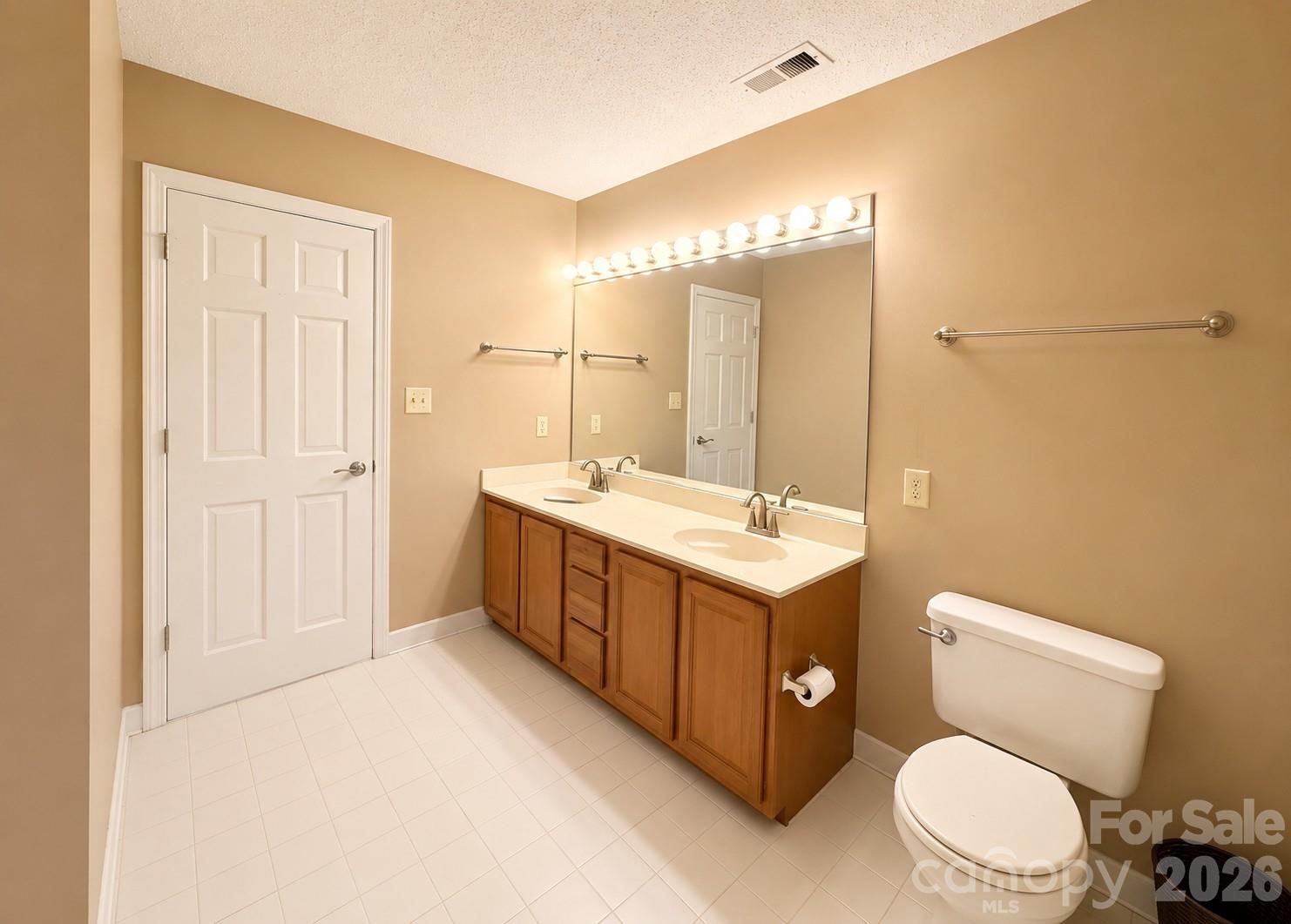 Townhouse at 603 29th Avenue NE, Hickory, photo 15 of 28