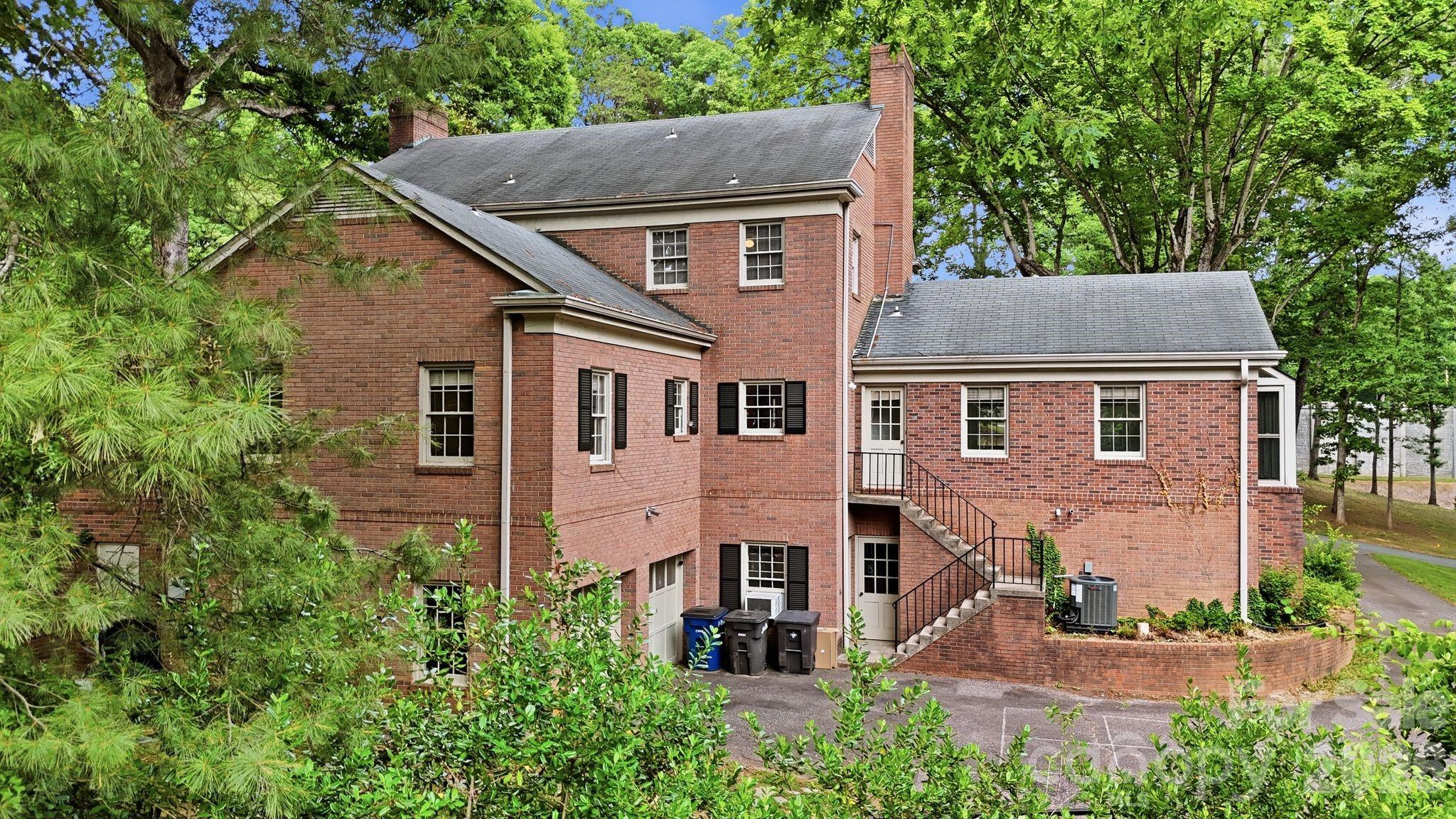 Single Family Residence at 330 Earlwood Road, Statesville, photo 3 of 48