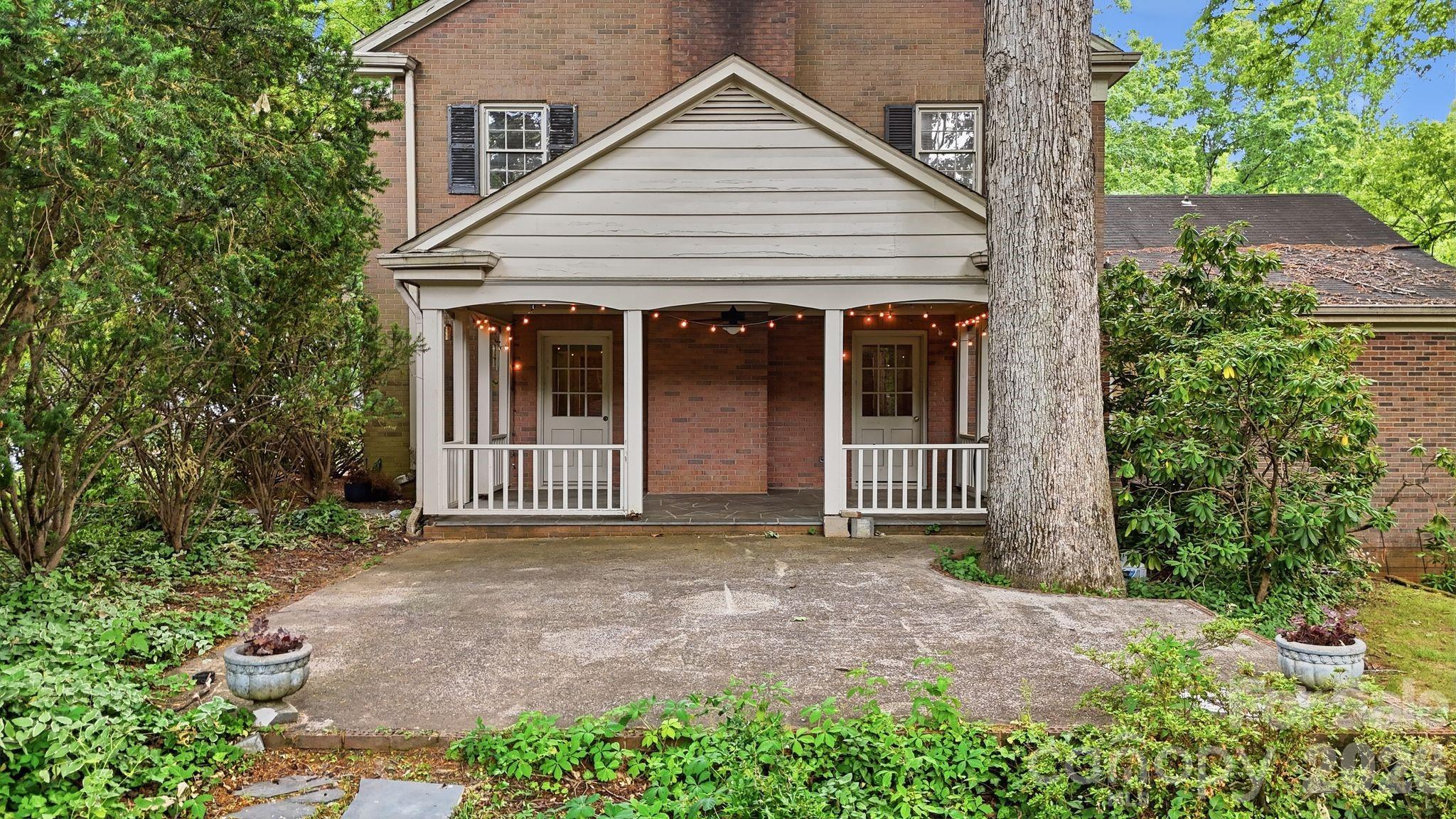 Single Family Residence at 330 Earlwood Road, Statesville, photo 9 of 48