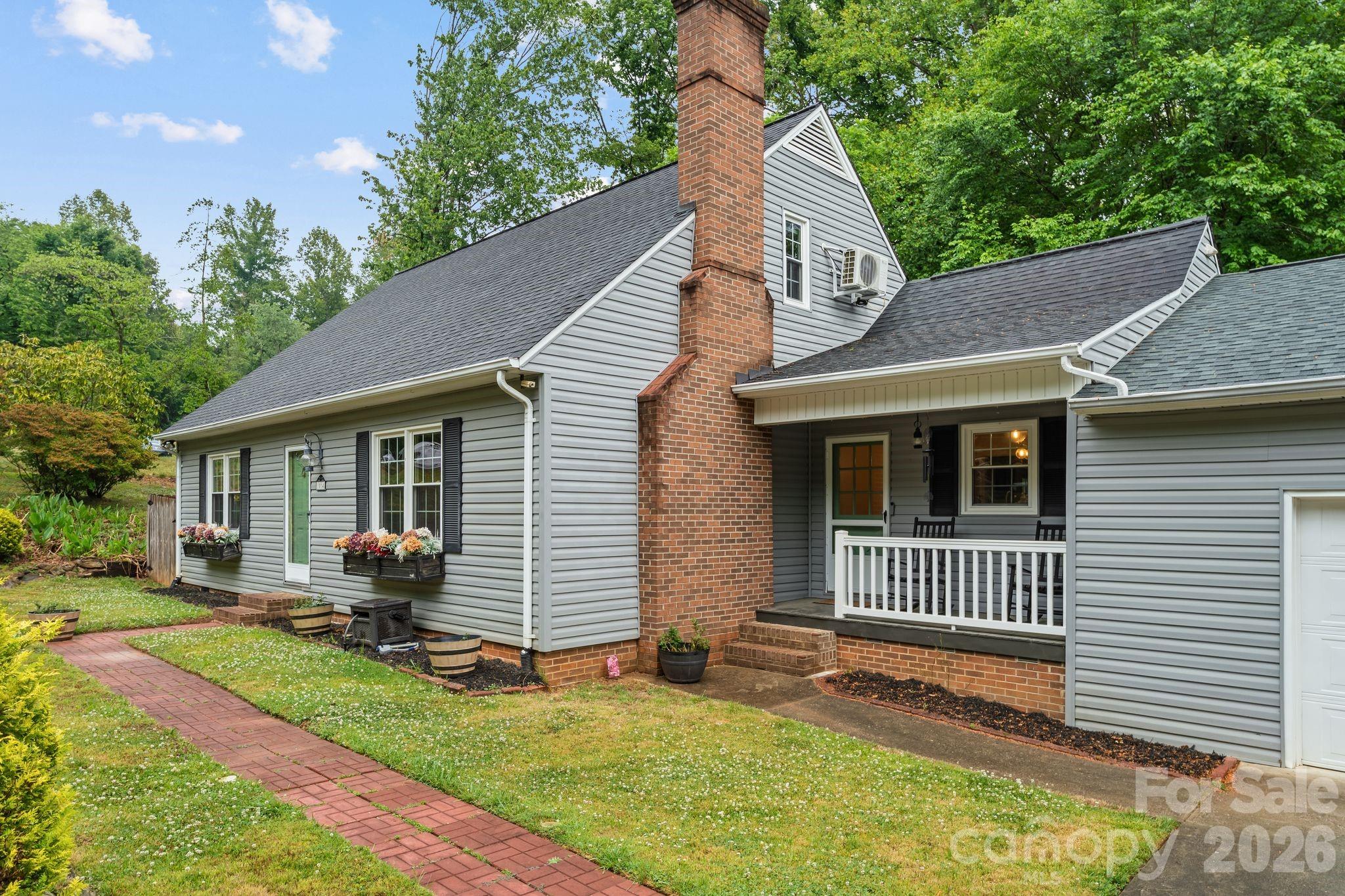 Single Family Residence at 1014 Bramblewood Court NE, Lenoir, photo 5 of 45