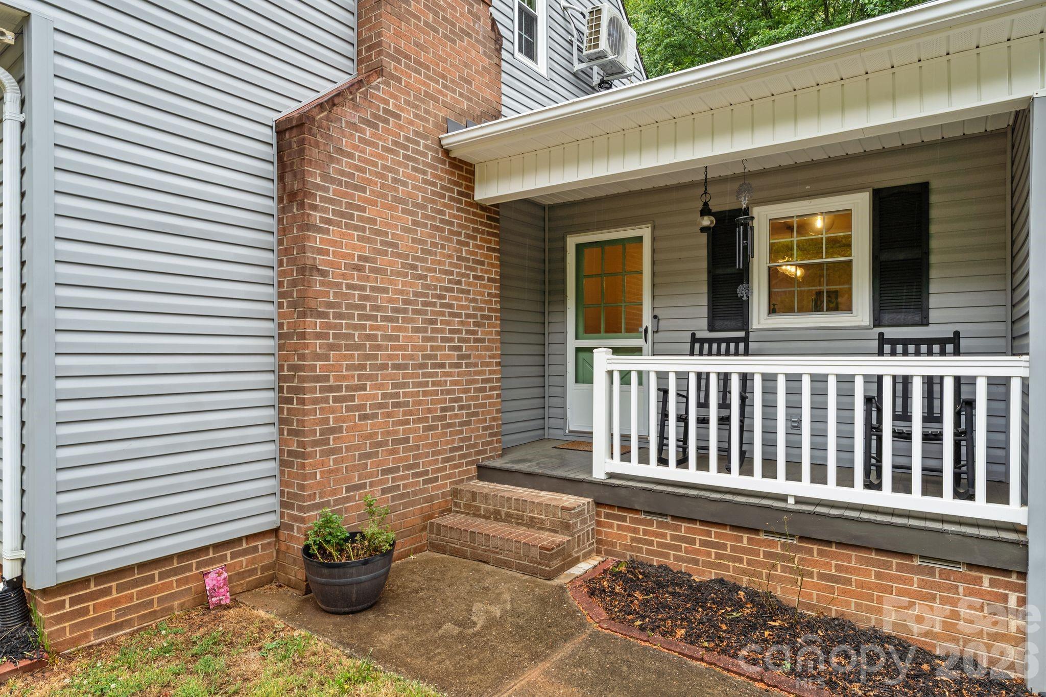 Single Family Residence at 1014 Bramblewood Court NE, Lenoir, photo 6 of 45