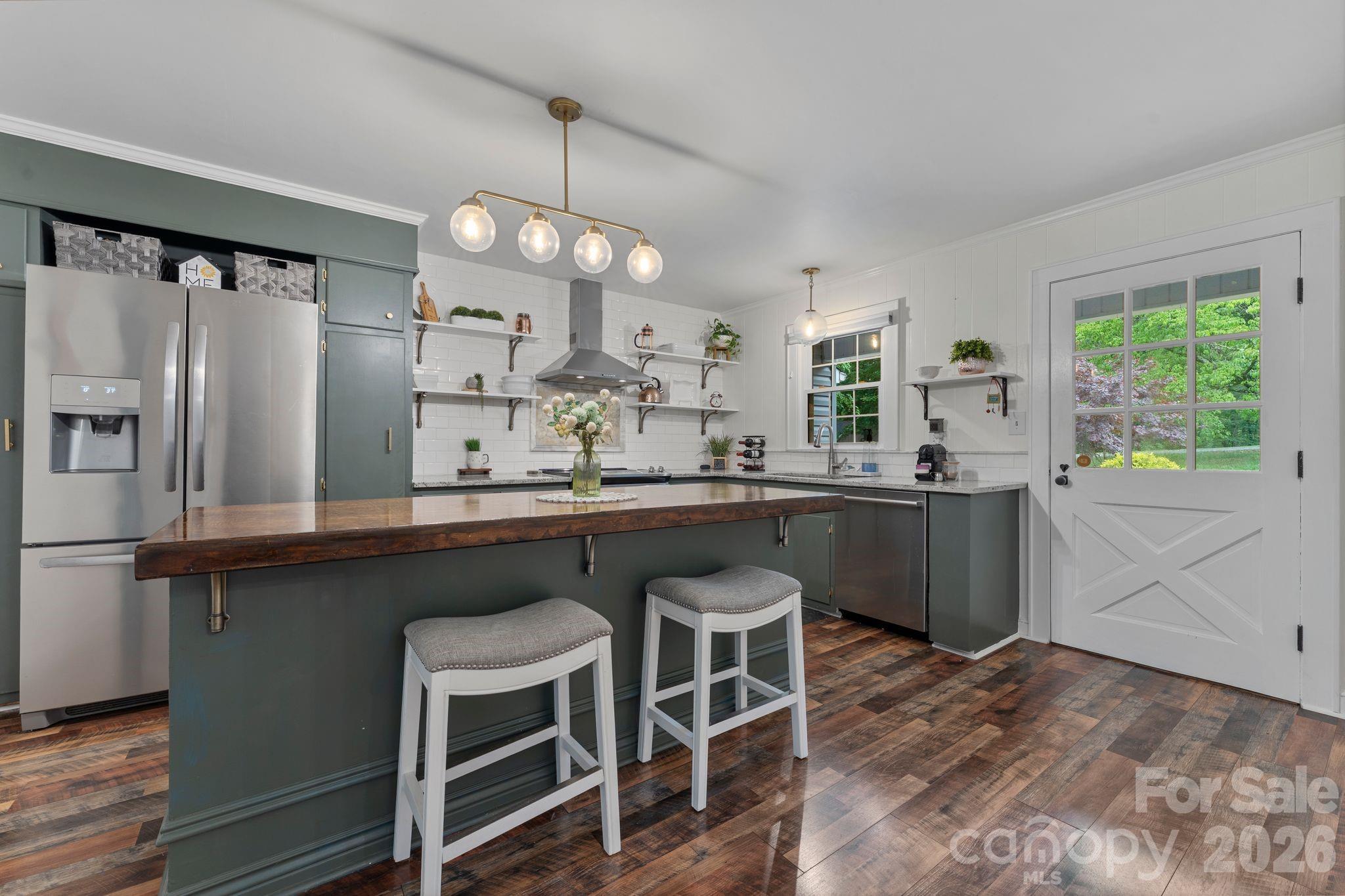 Single Family Residence at 1014 Bramblewood Court NE, Lenoir, photo 8 of 45