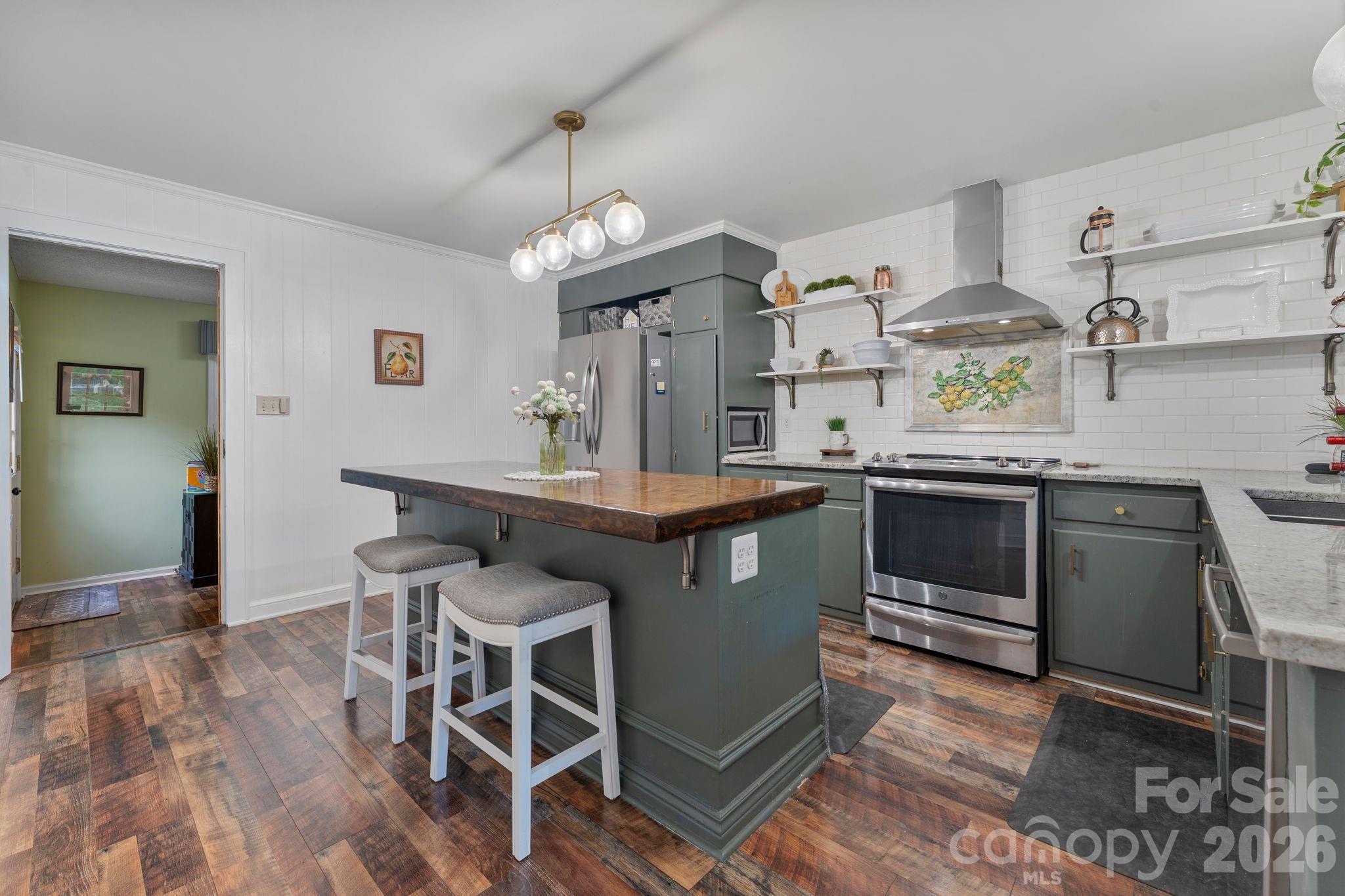 Single Family Residence at 1014 Bramblewood Court NE, Lenoir, photo 10 of 45