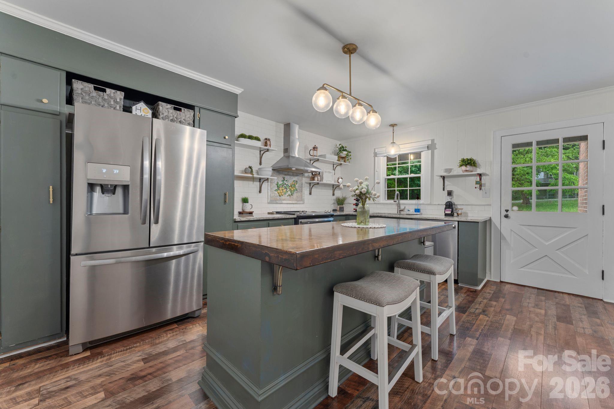 Single Family Residence at 1014 Bramblewood Court NE, Lenoir, photo 9 of 45